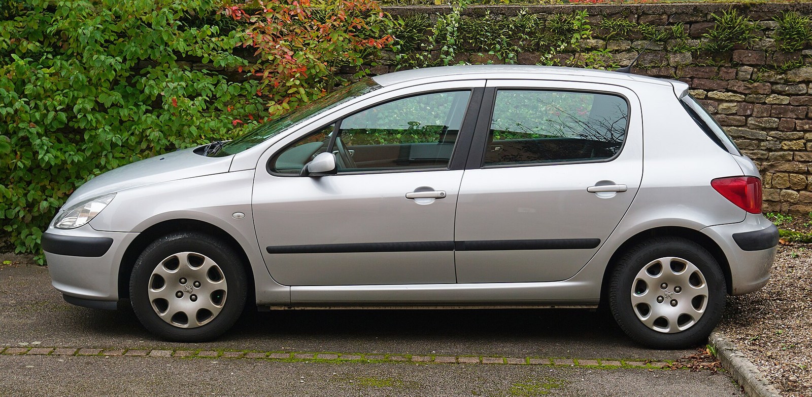 Peugeot 307 hatchback arkadan