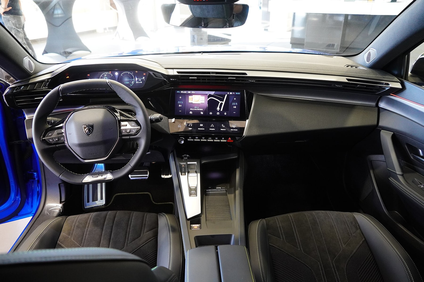 Peugeot 308 P5 i-Cockpit ve multimedya ekranı