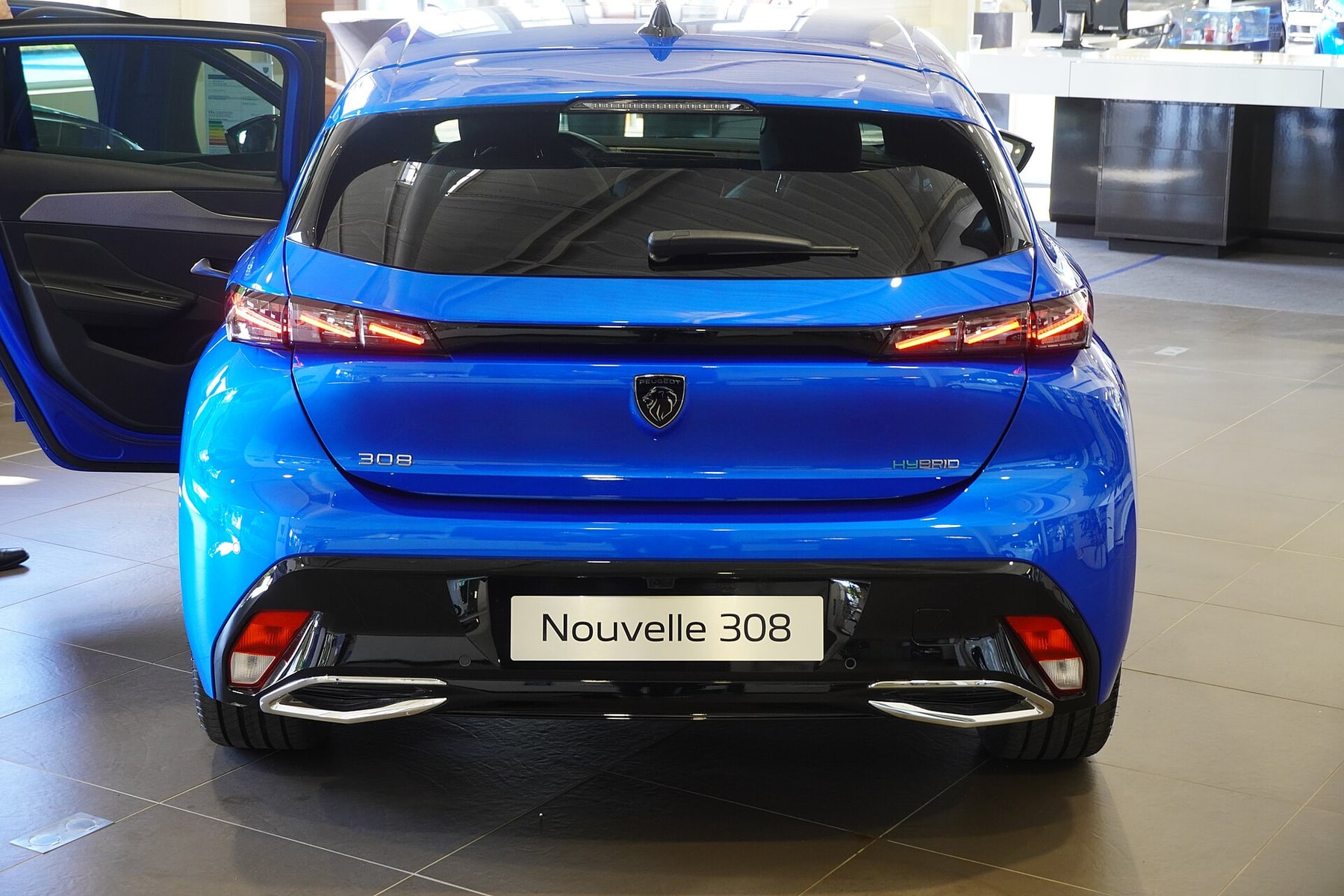 Peugeot 308 P5 arka görünüm ve bagaj kapağı
