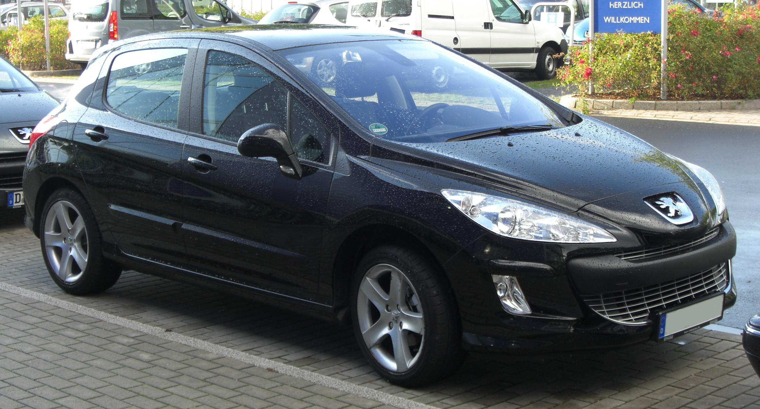 Peugeot 308 T7 hatchback ön-yan görünüm