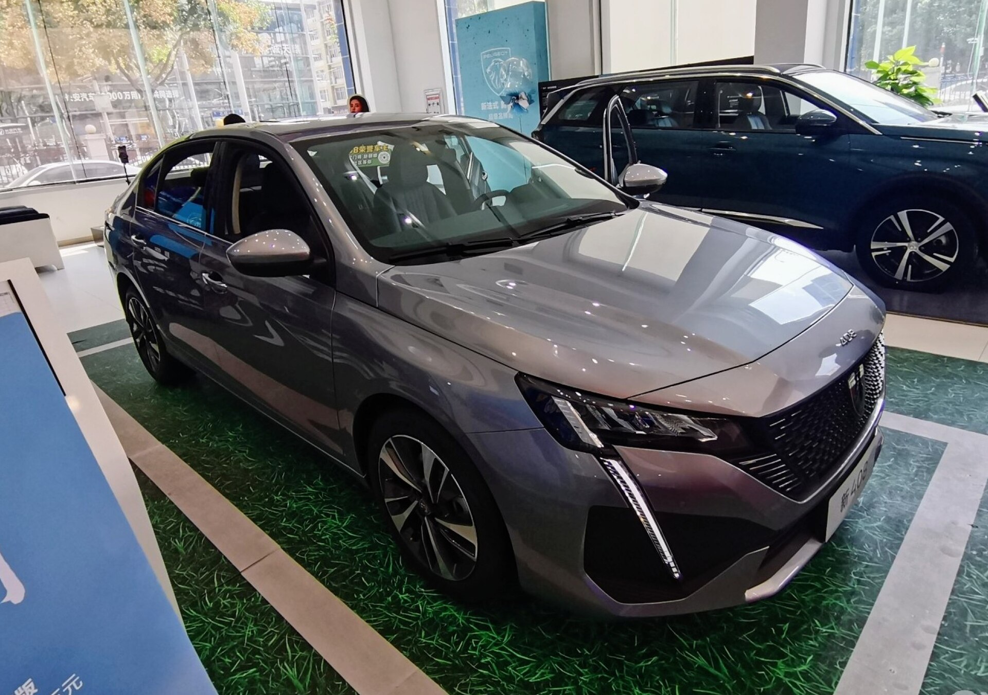 Peugeot 408 fastback tasarımında arka bölüm