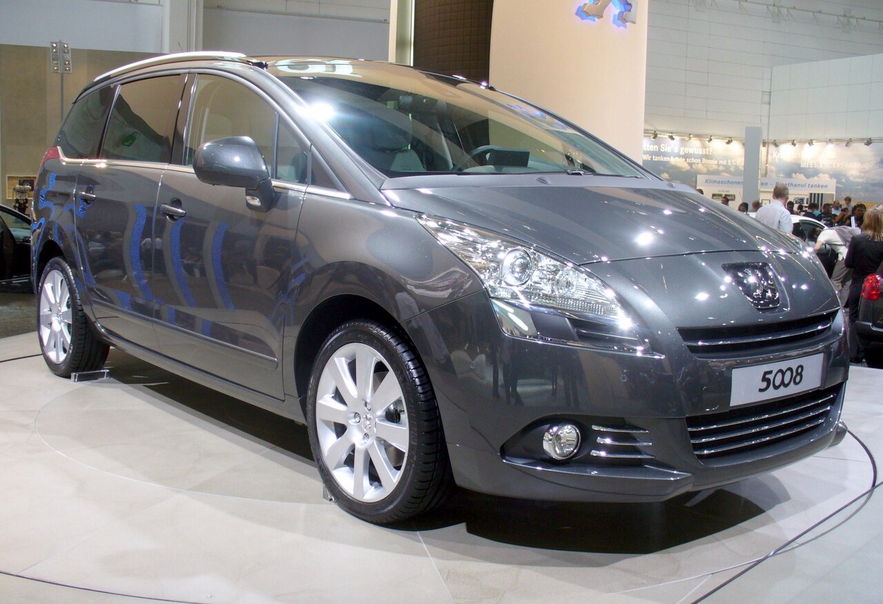 2009 Peugeot 5008 T87 ilk nesil ön üç çeyrek görünüm