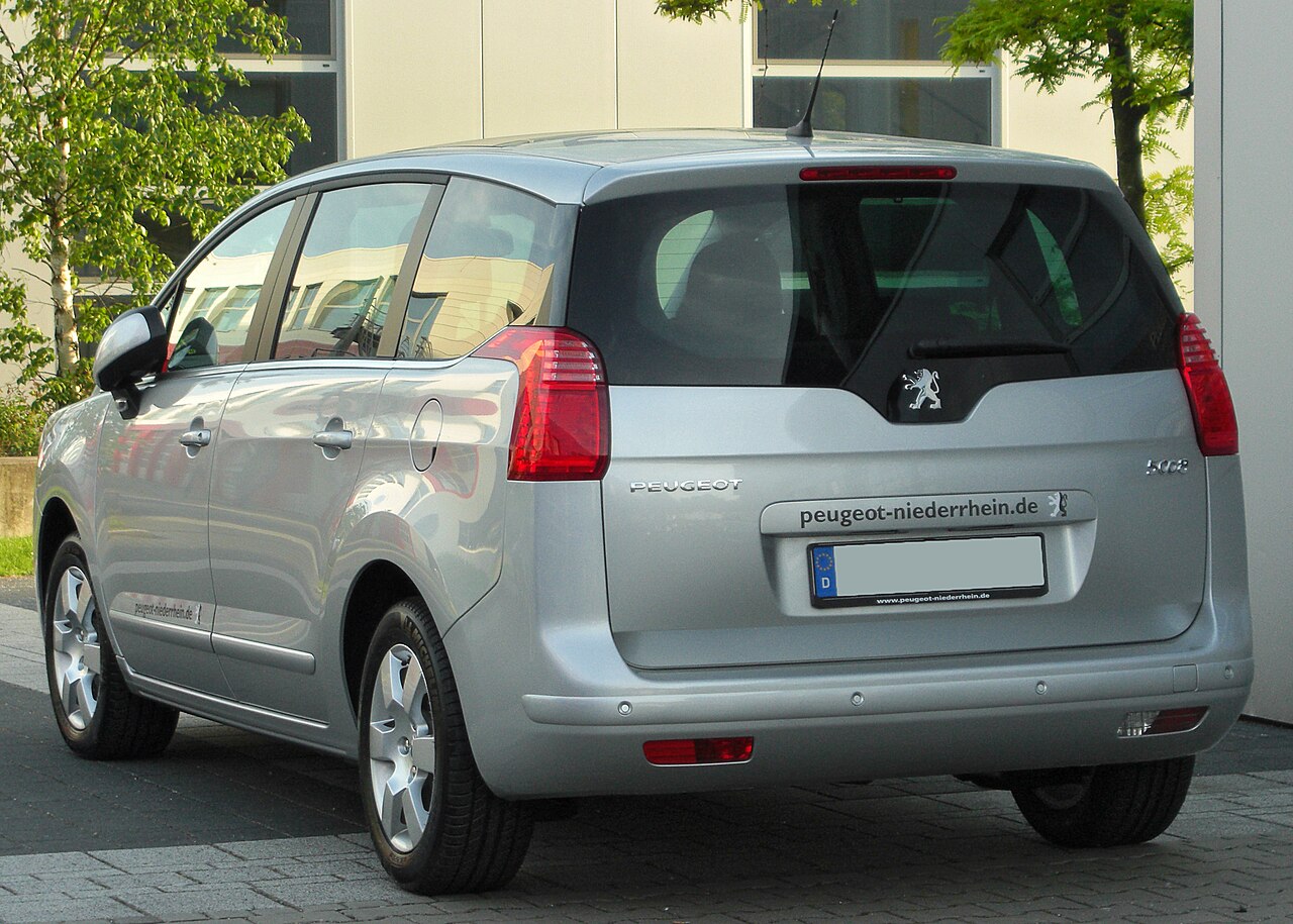 Peugeot 5008 T87 ilk nesil arka görünüş