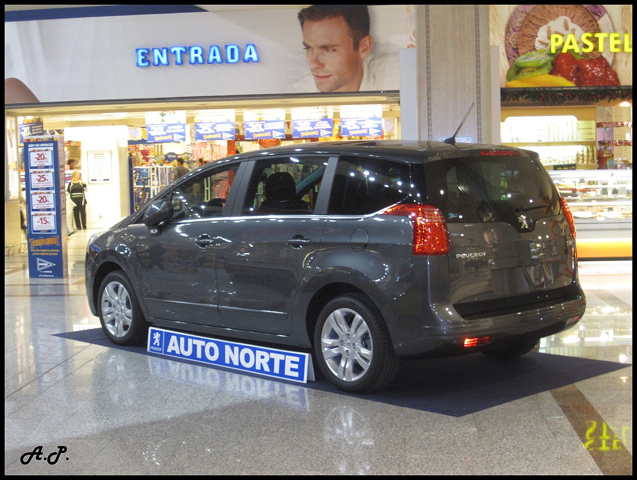 2009 model Peugeot 5008 ilk nesil dış görünüş