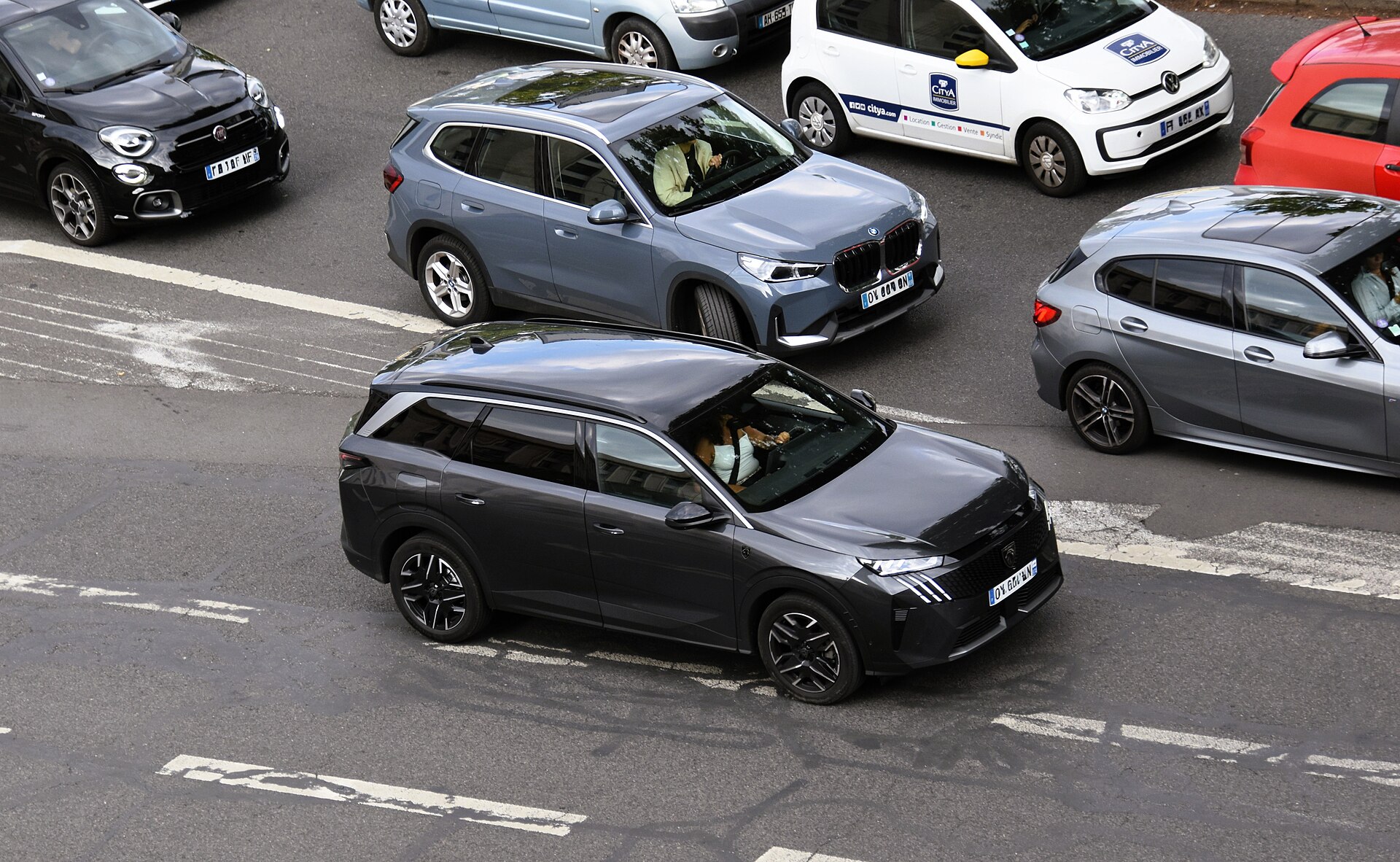 Peugeot 5008 Hybrid 145 park halinde