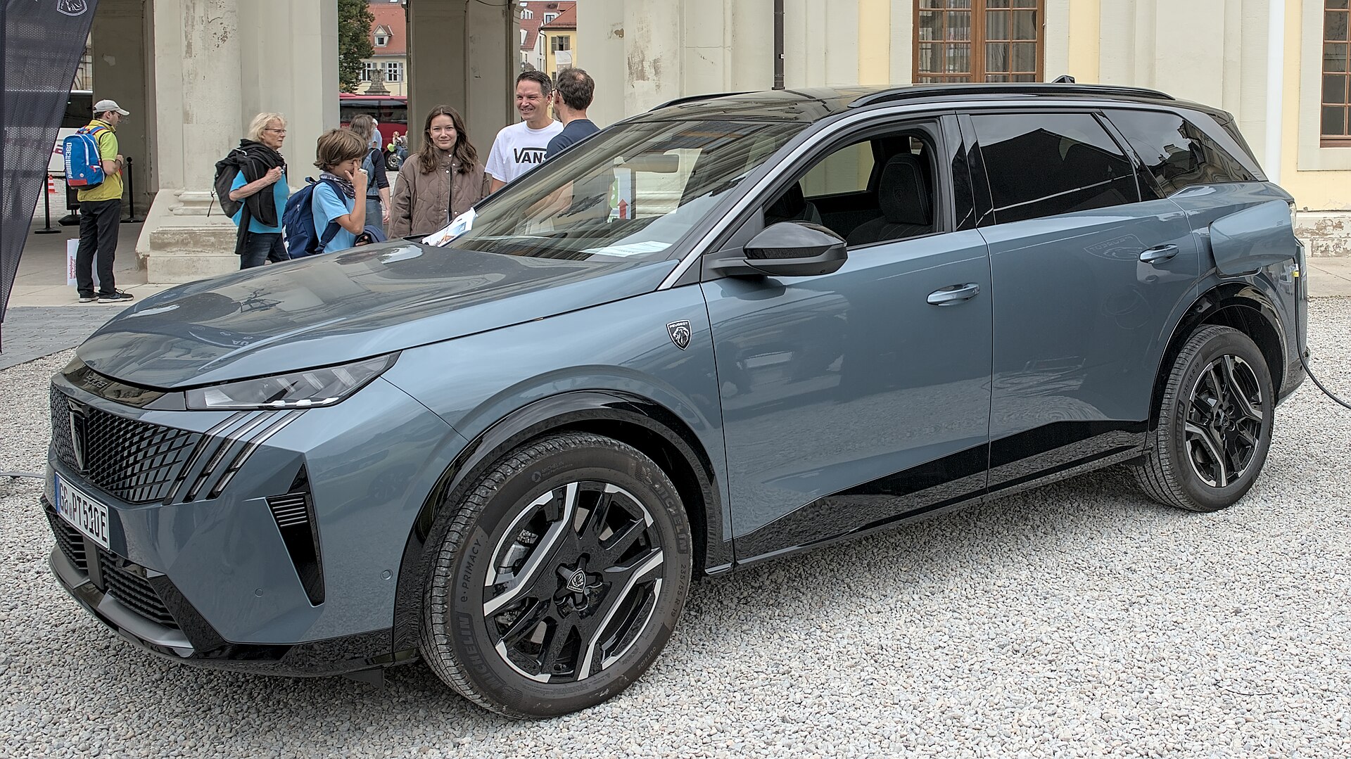 Elektrikli e-5008 sergilenen yeni gövde