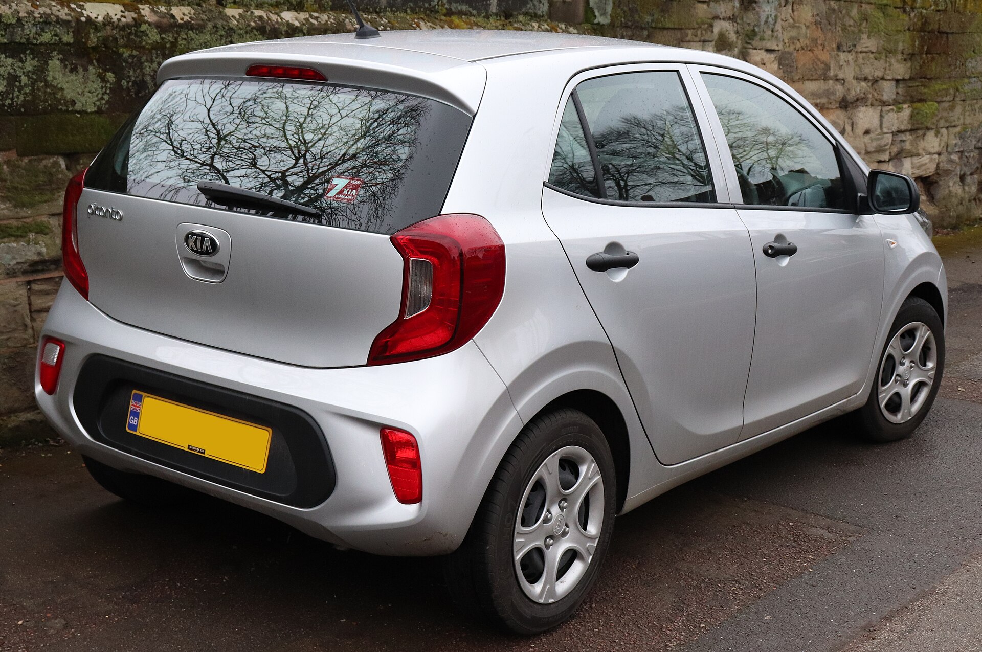 Kia Picanto JA arka görünüm ve hatchback bagaj kapağı