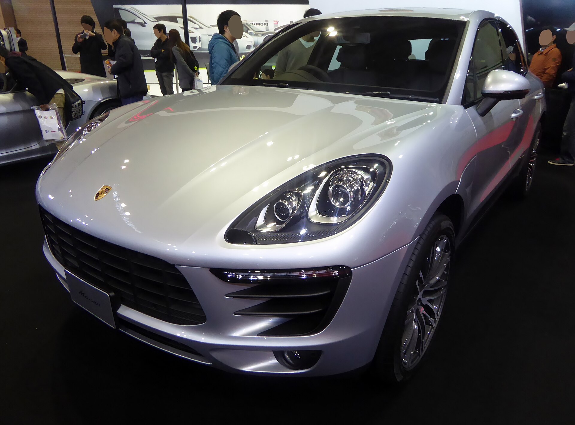 2015 otomobil fuarında Porsche Macan ön bölümü
