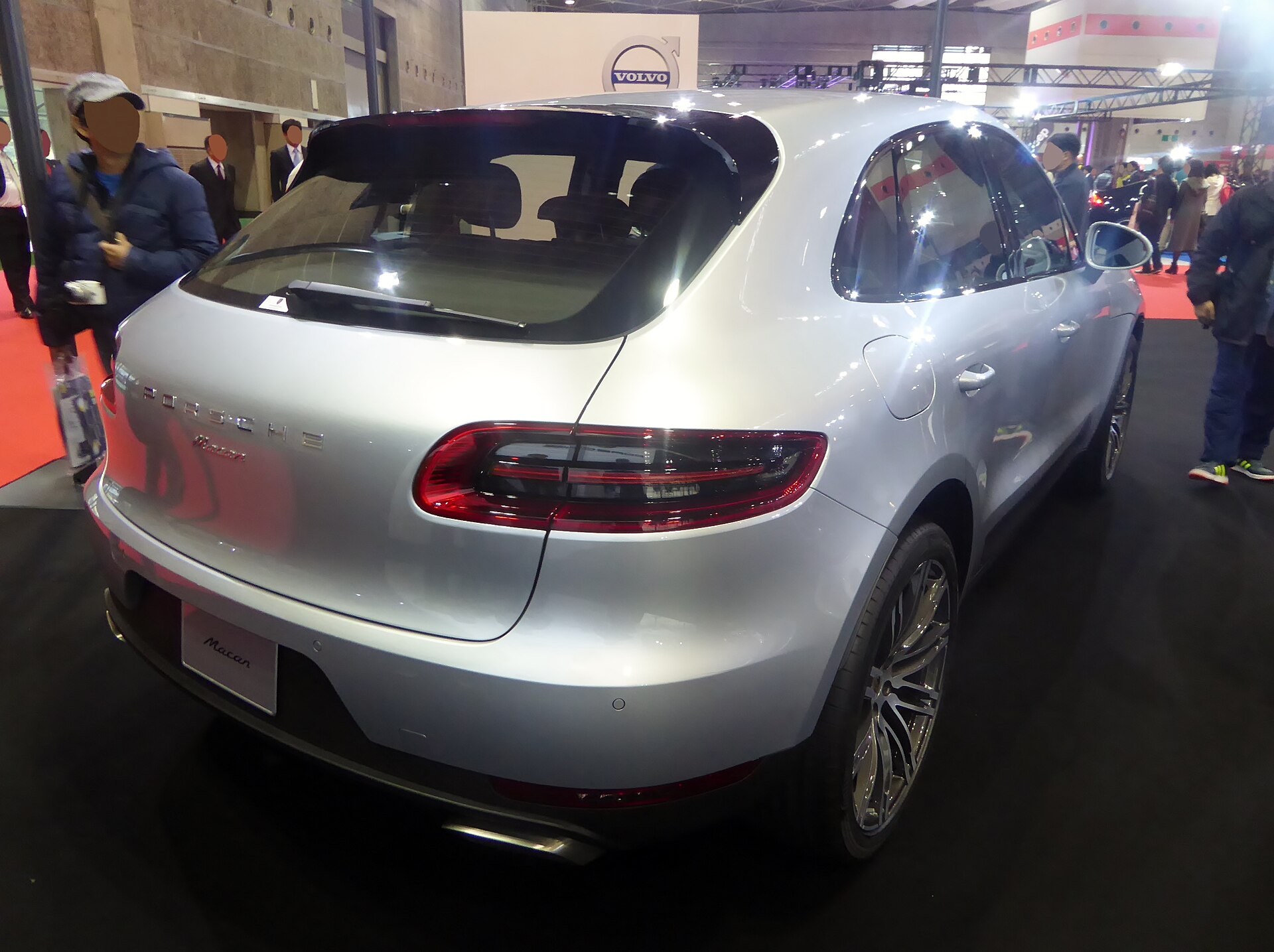 Porsche Macan fuar standında