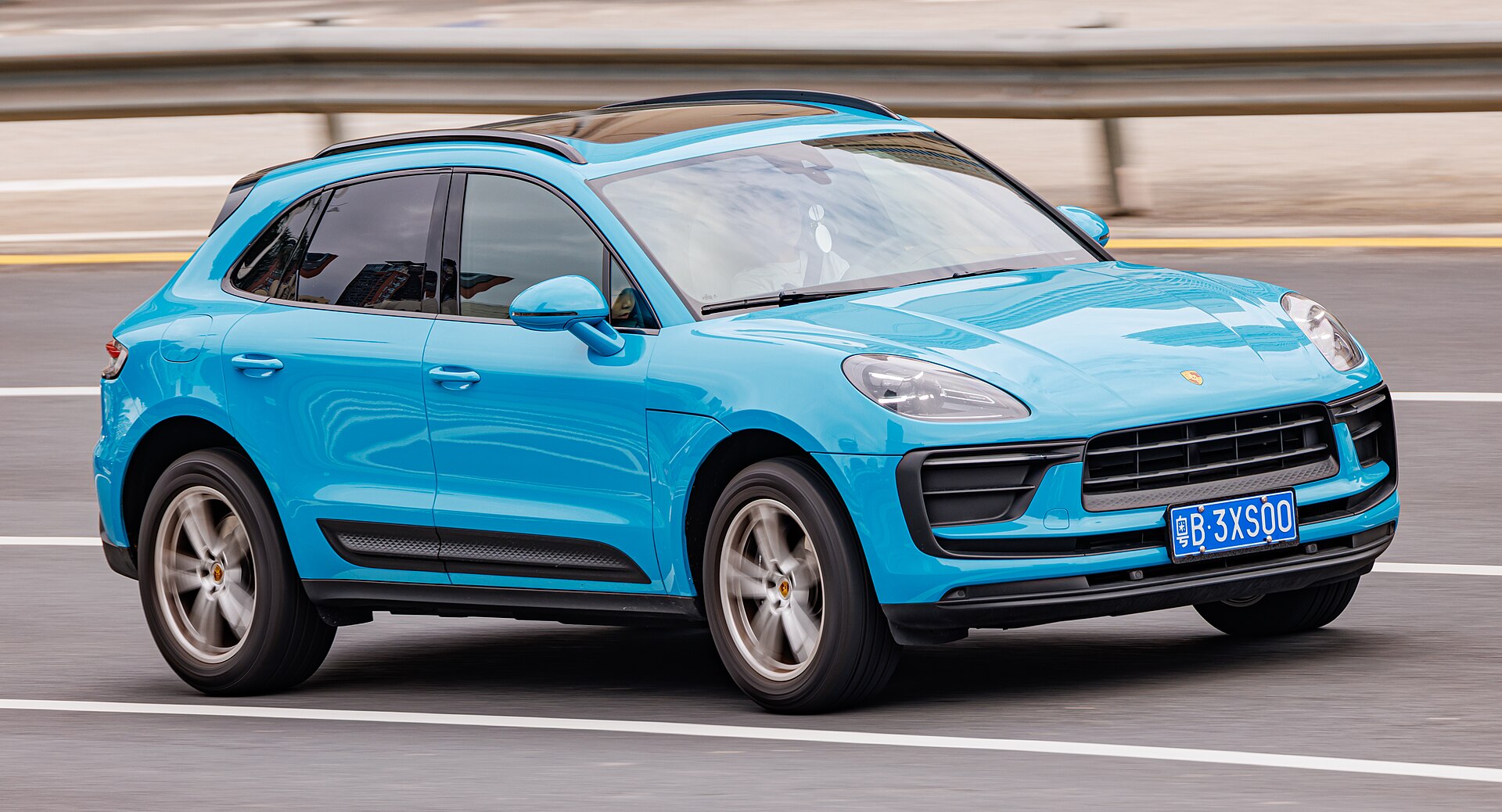 Porsche Macan 95B ön ve yan detay