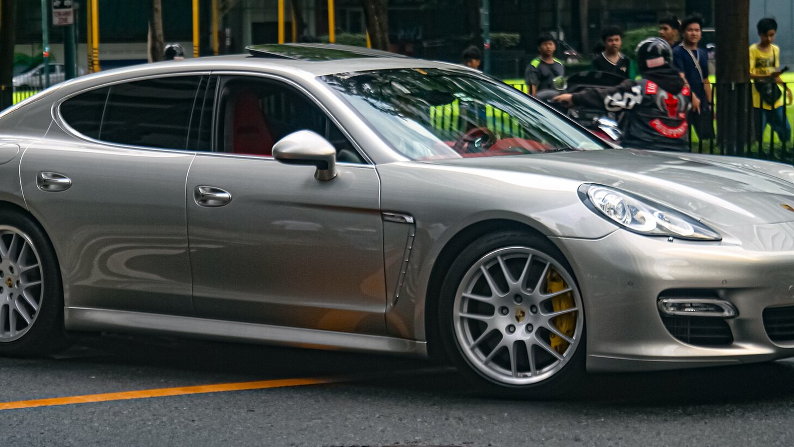 Porsche Panamera 970 Turbo yandan görünüm