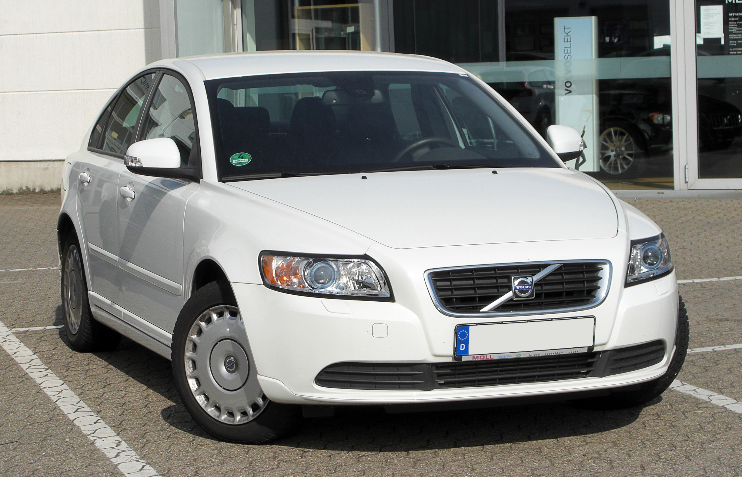 Makyajlı Volvo S40 II önden görünüm