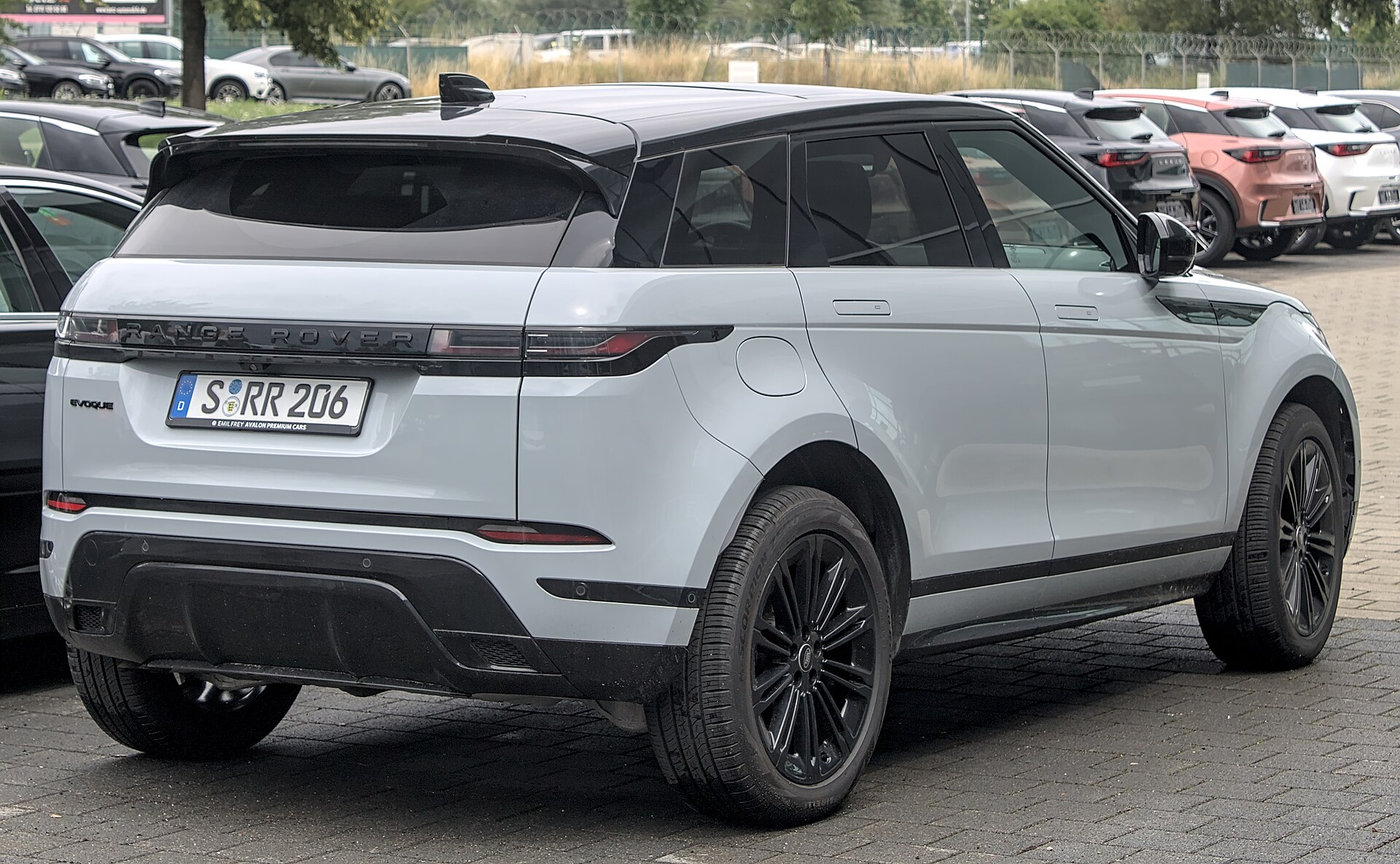 Range Rover Evoque L551 arkadan görünüm
