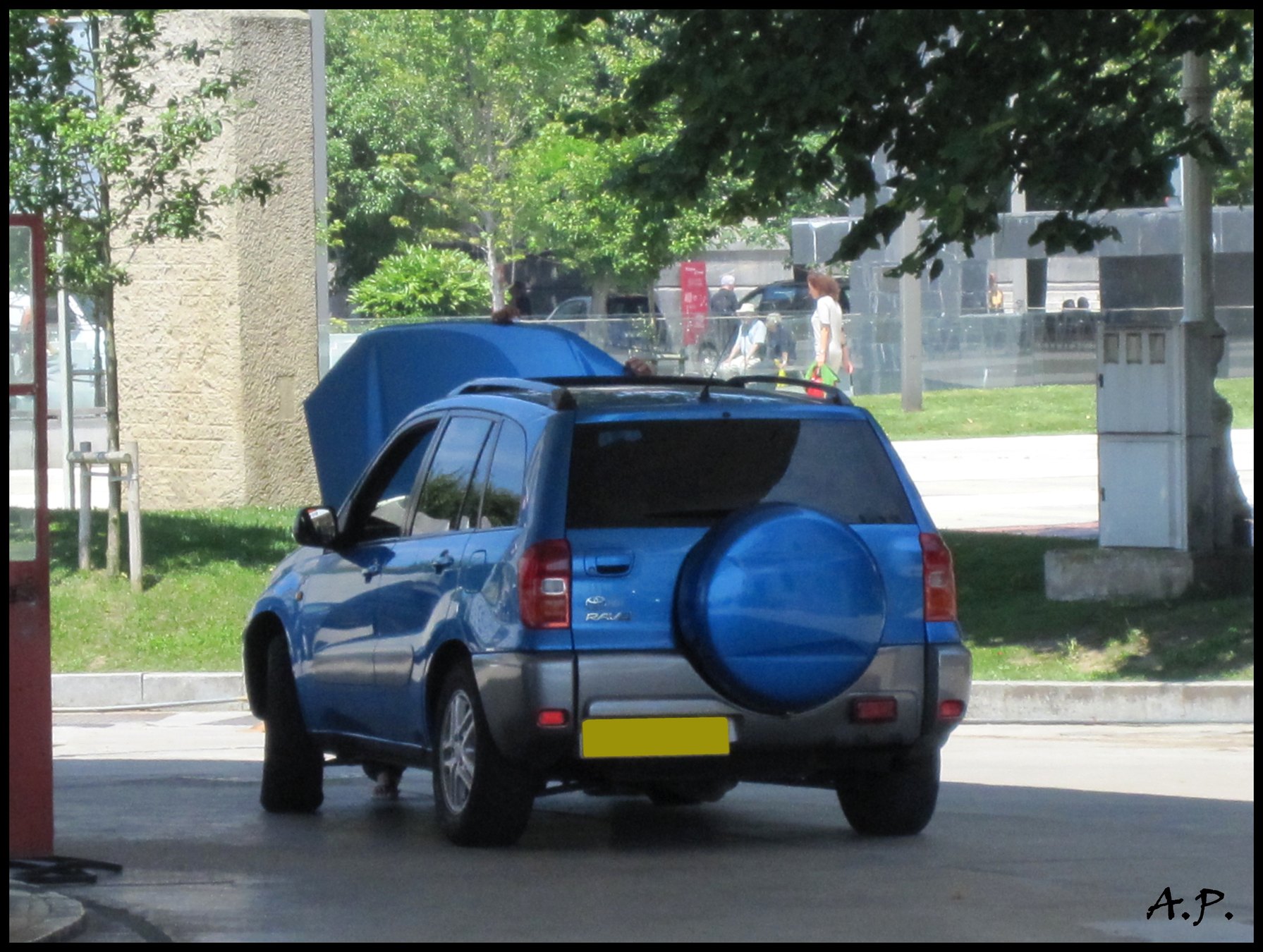 2002 Toyota RAV4 XA20 arka ve yan görünüm