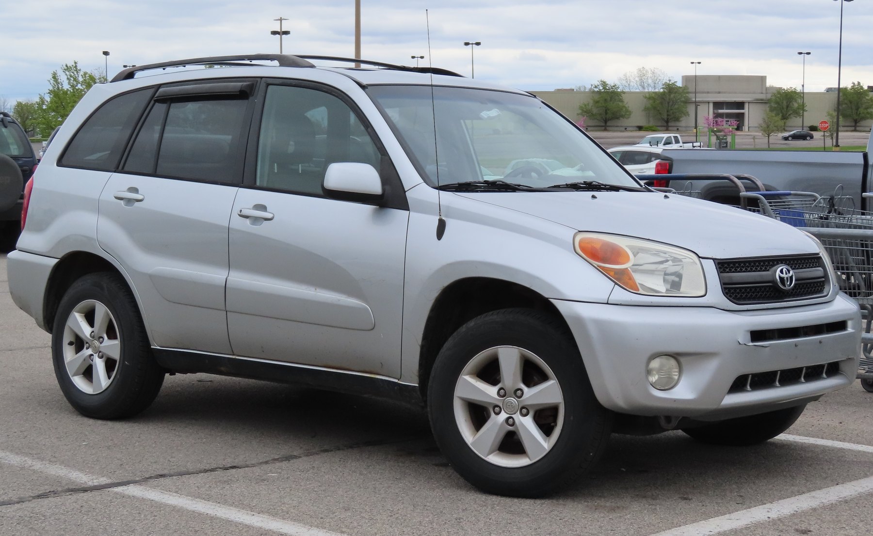 2004-2005 Toyota RAV4 XA20 güncellenmiş gövde