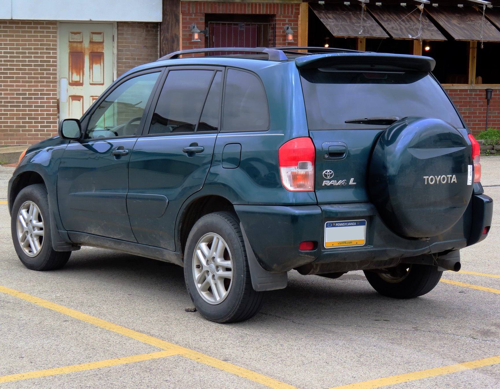 Toyota RAV4 XA20 arka kapı ve stepne düzeni