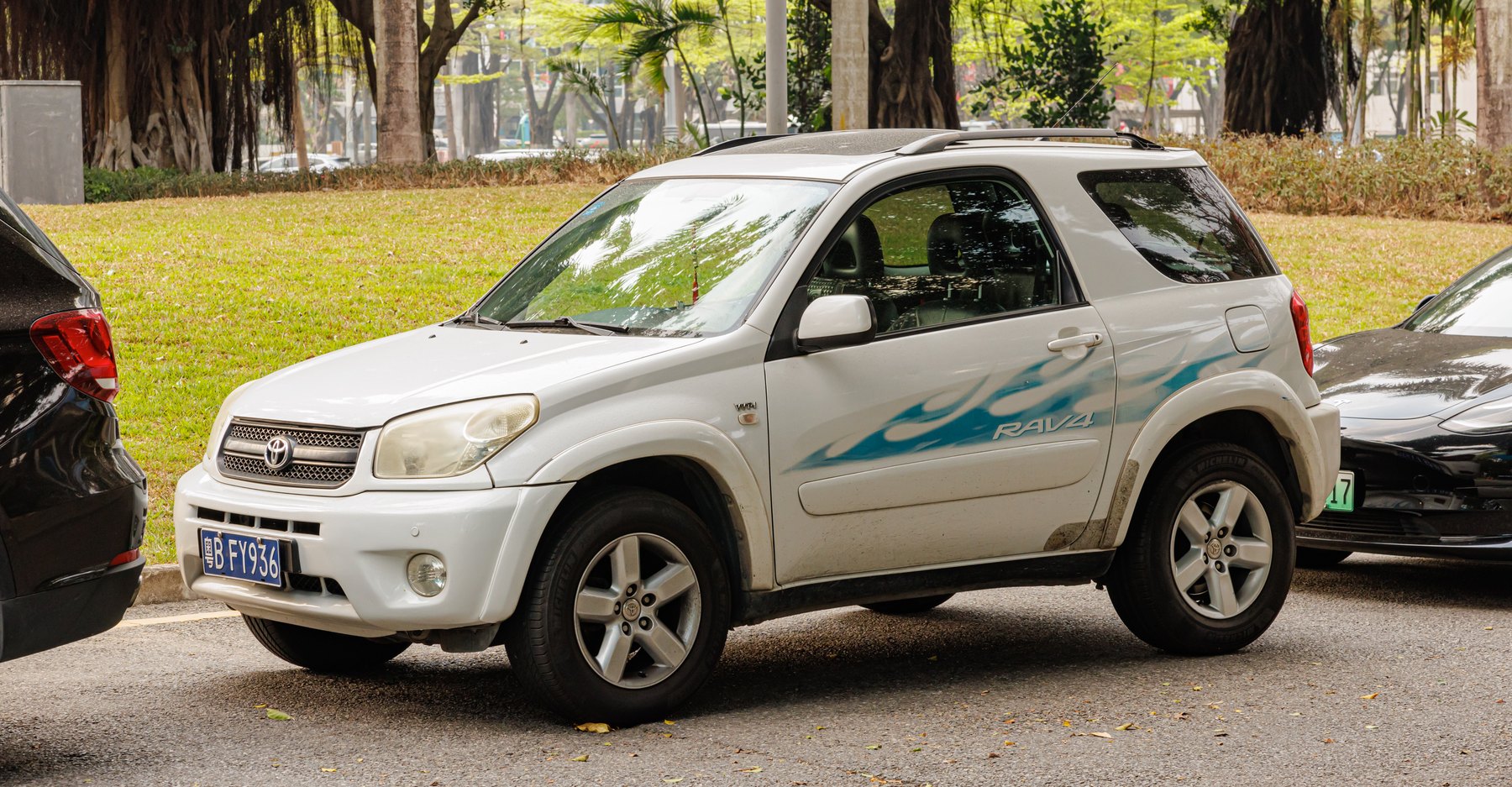 Toyota RAV4 XA20 üç kapılı kısa gövde