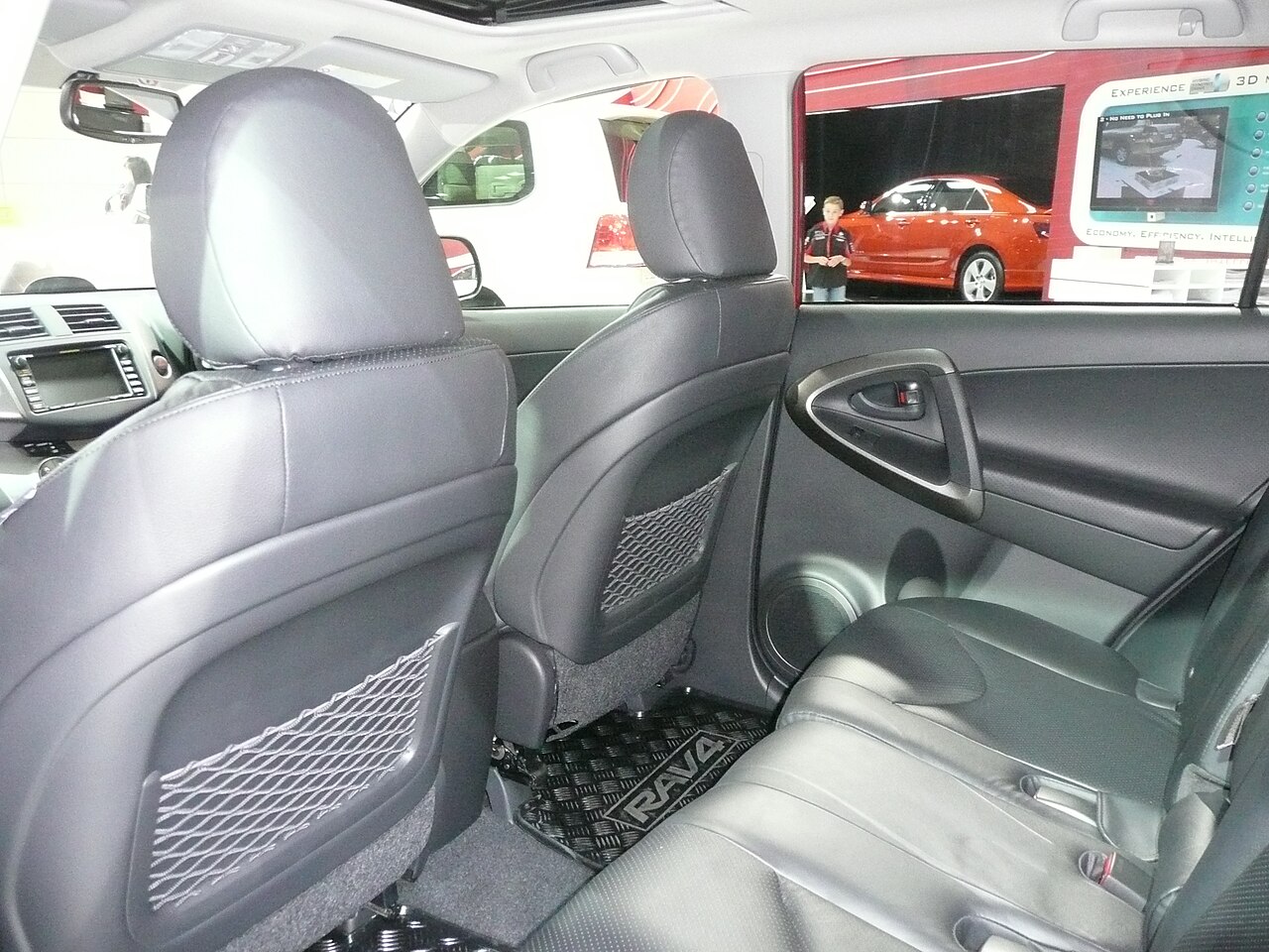 Toyota RAV4 XA30 arka koltuk ve diz mesafesi