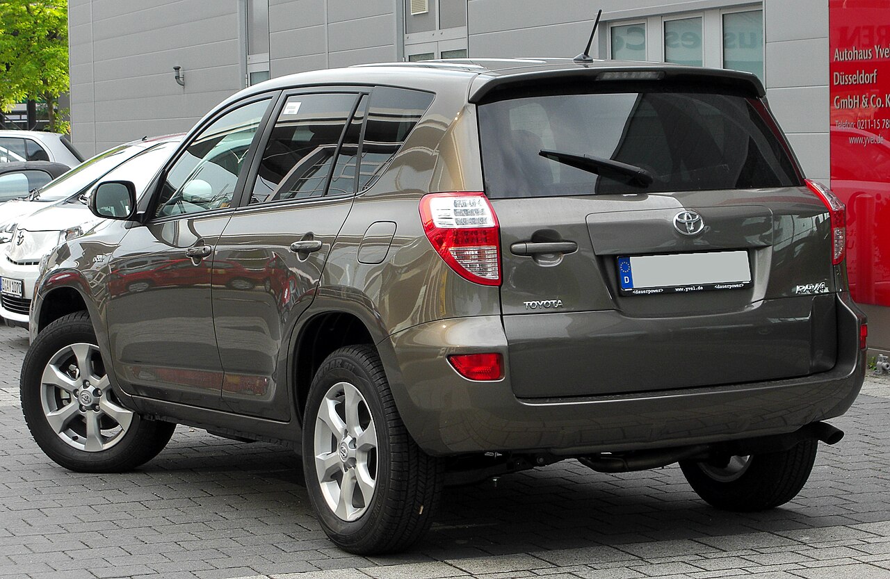 Makyajlı Toyota RAV4 XA30 arka ve bagaj kapağı