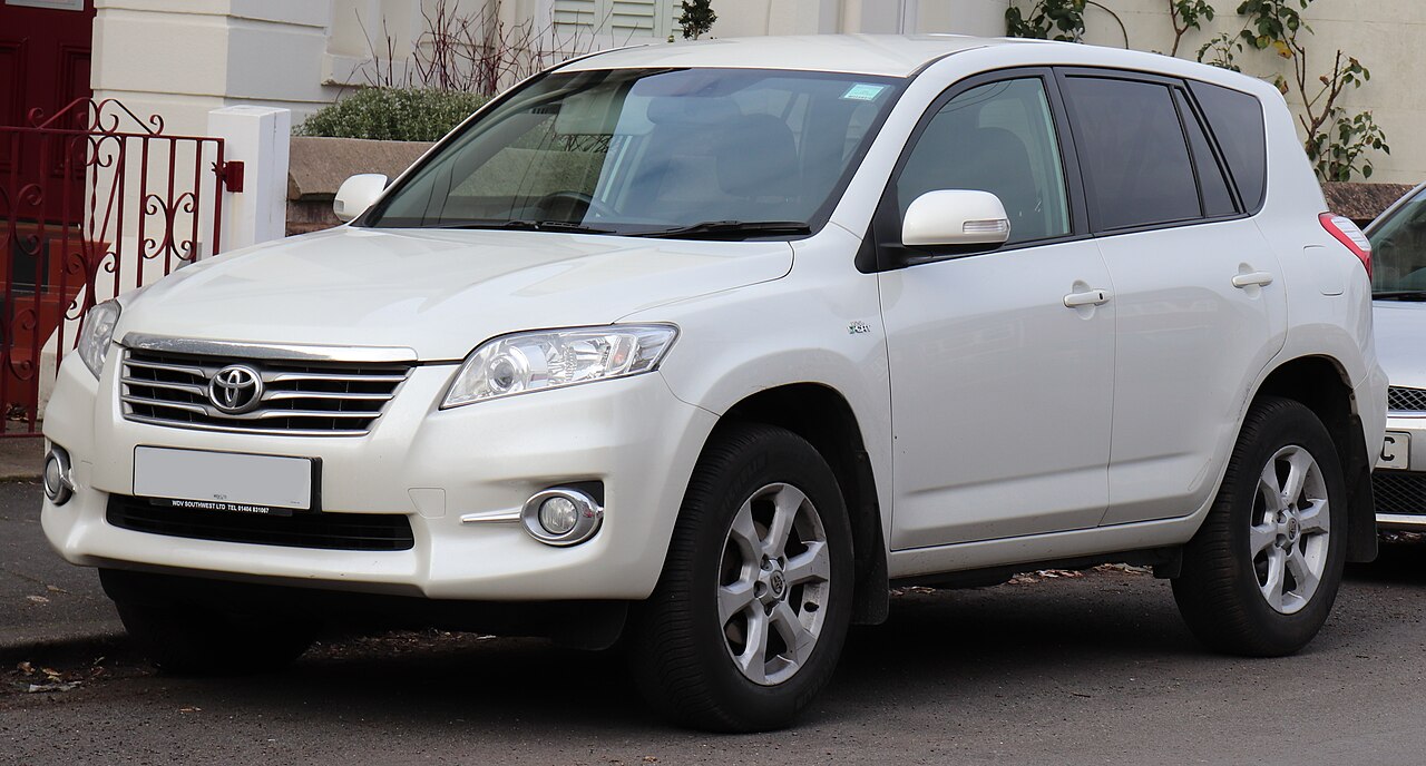 2010 Toyota RAV4 2.2 D-CAT dizel ön ve yan görünüm