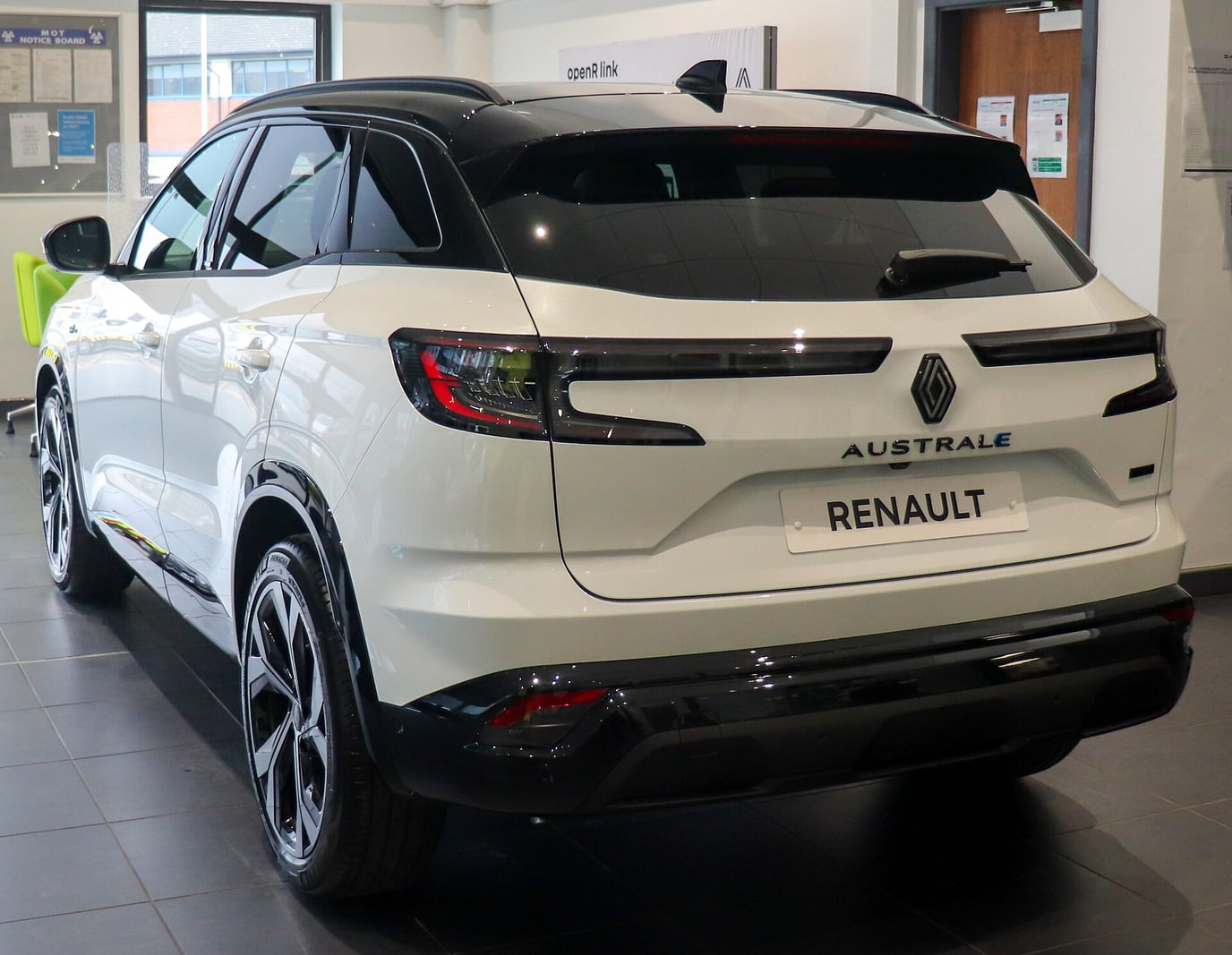 Renault Austral Esprit Alpine arka görünüm