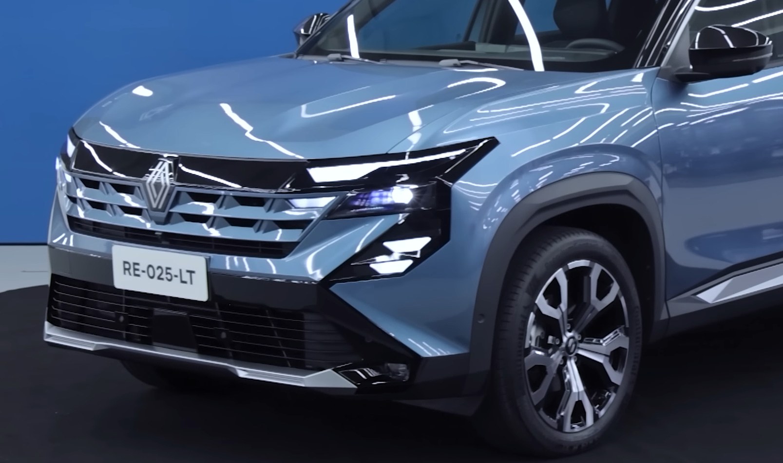 Renault Boreal ön ızgara far ve jant detay kırpımı