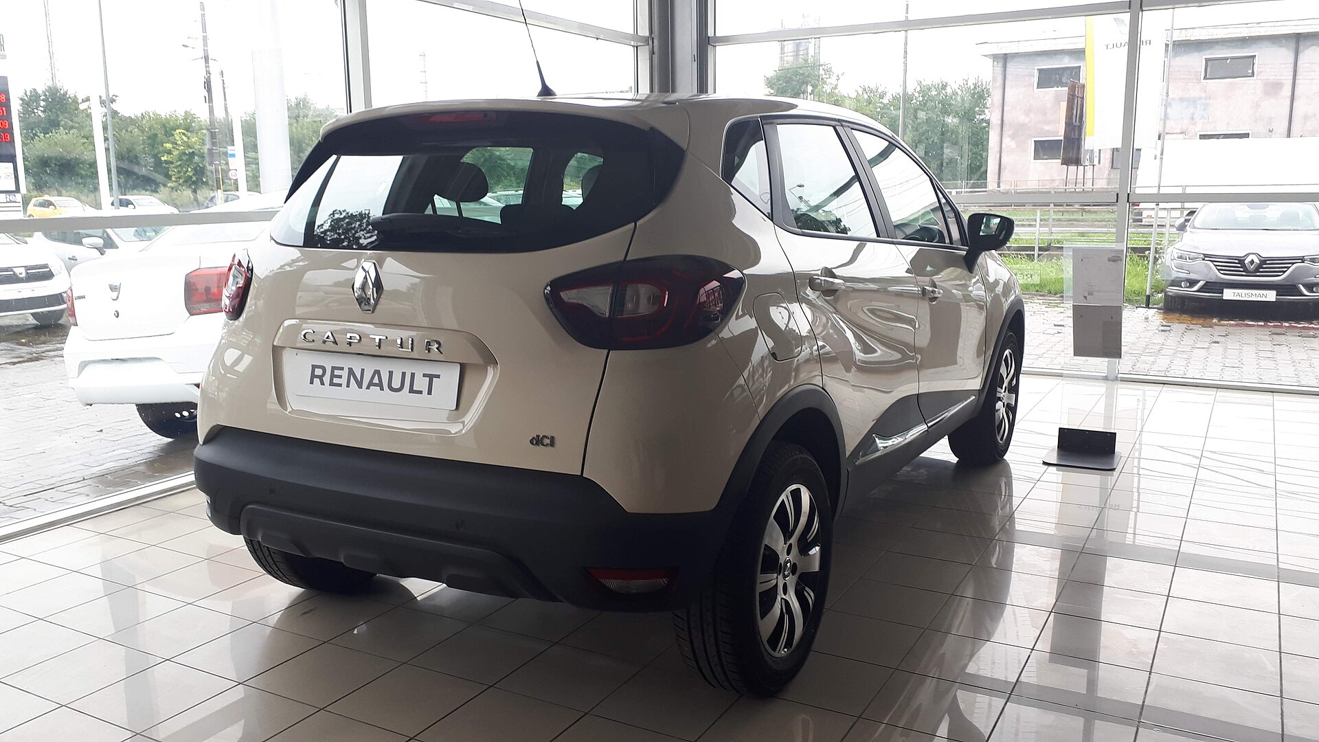 Makyajlı Renault Captur I arka görünüş