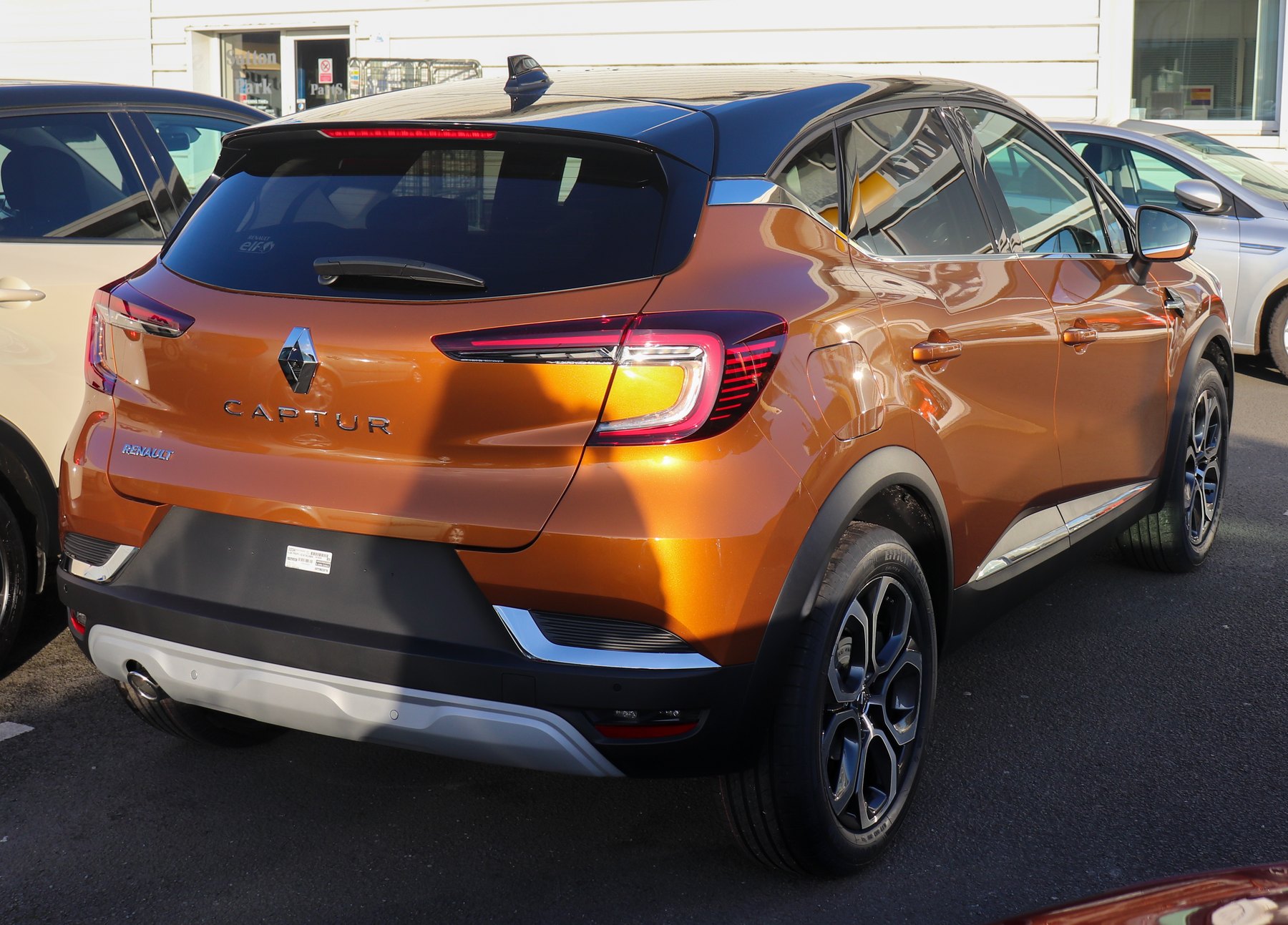 Renault Captur II arkadan görünüm
