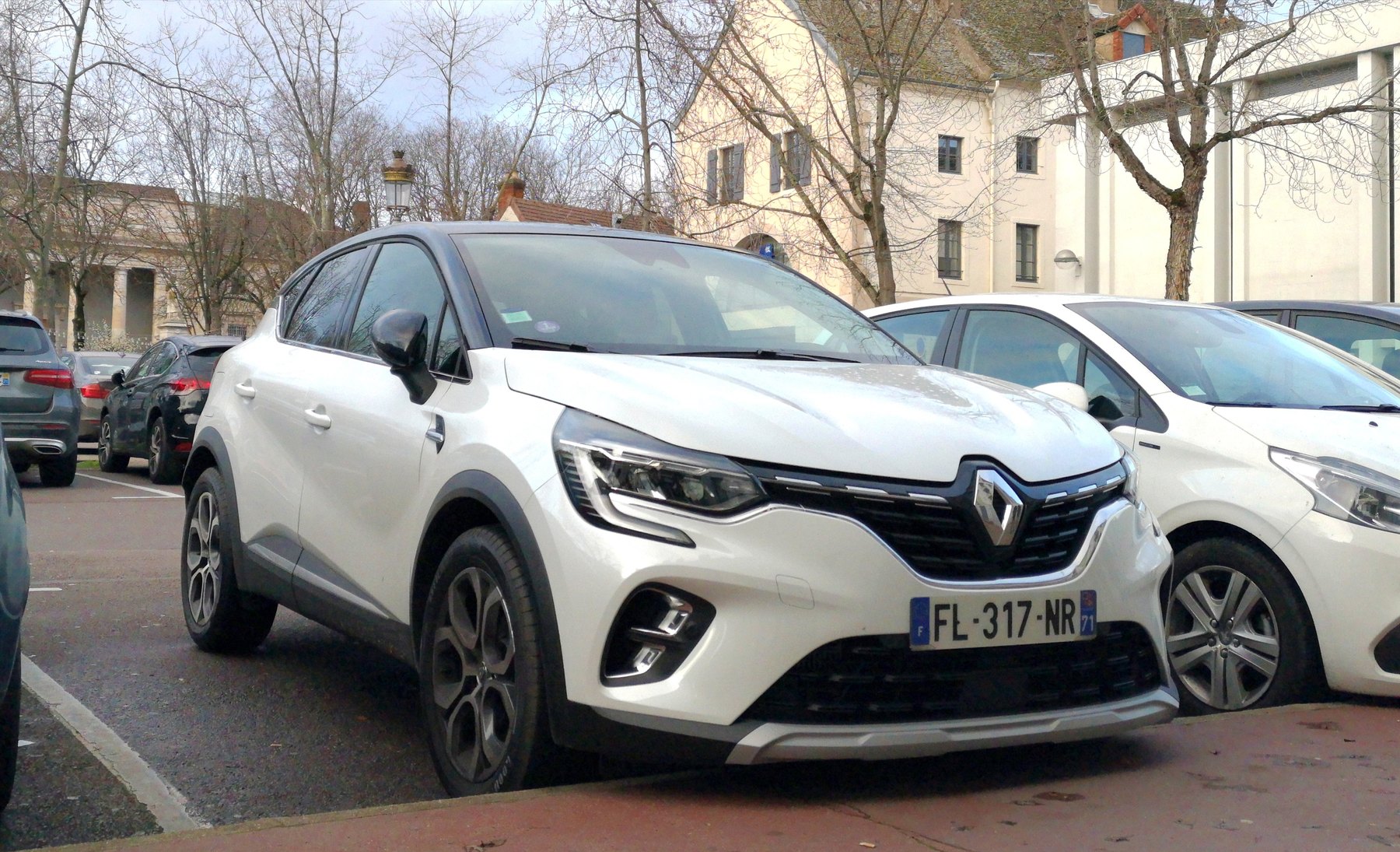 Renault Captur II yan görünüm