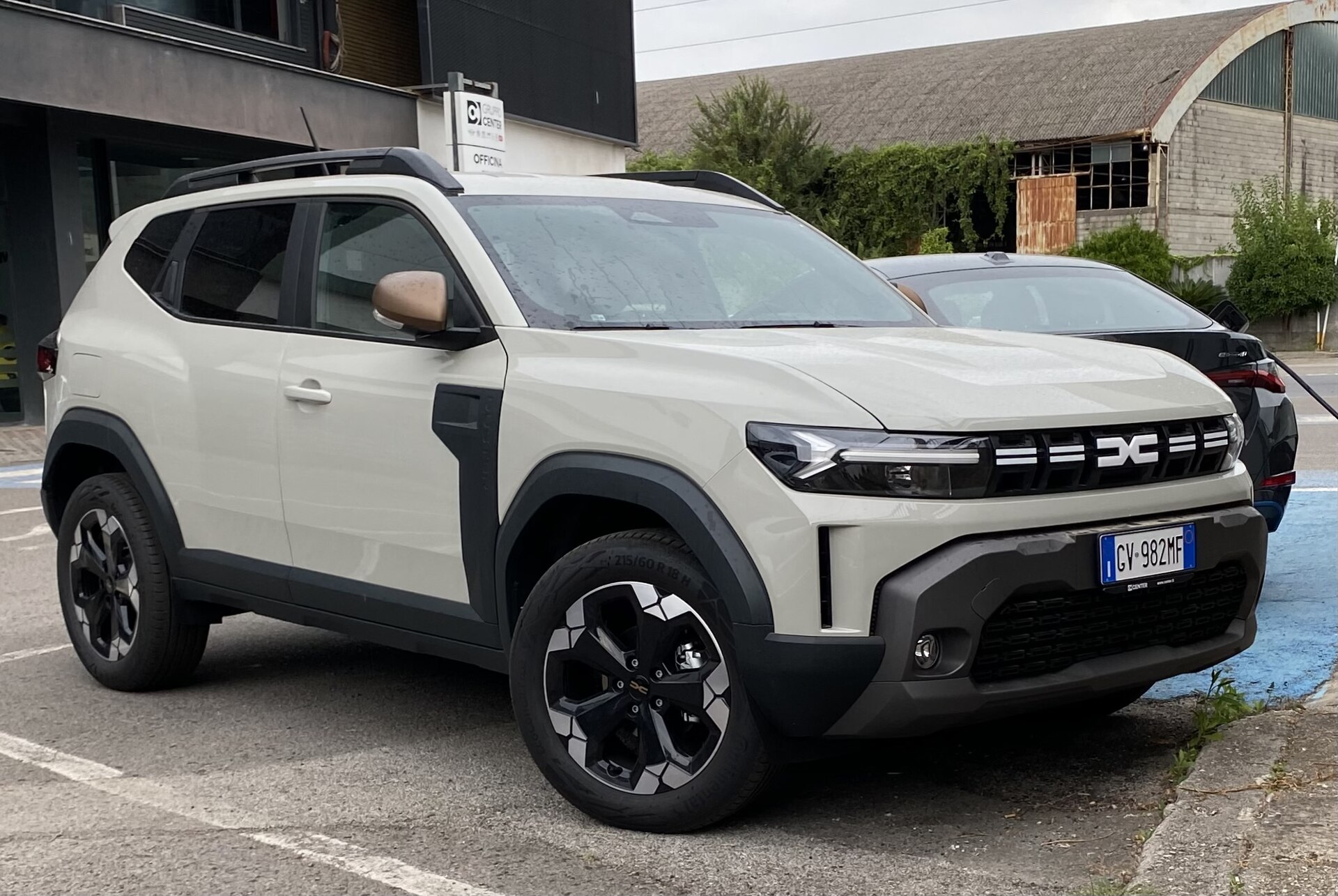 2024 Dacia Duster üçüncü nesil ön görünüm