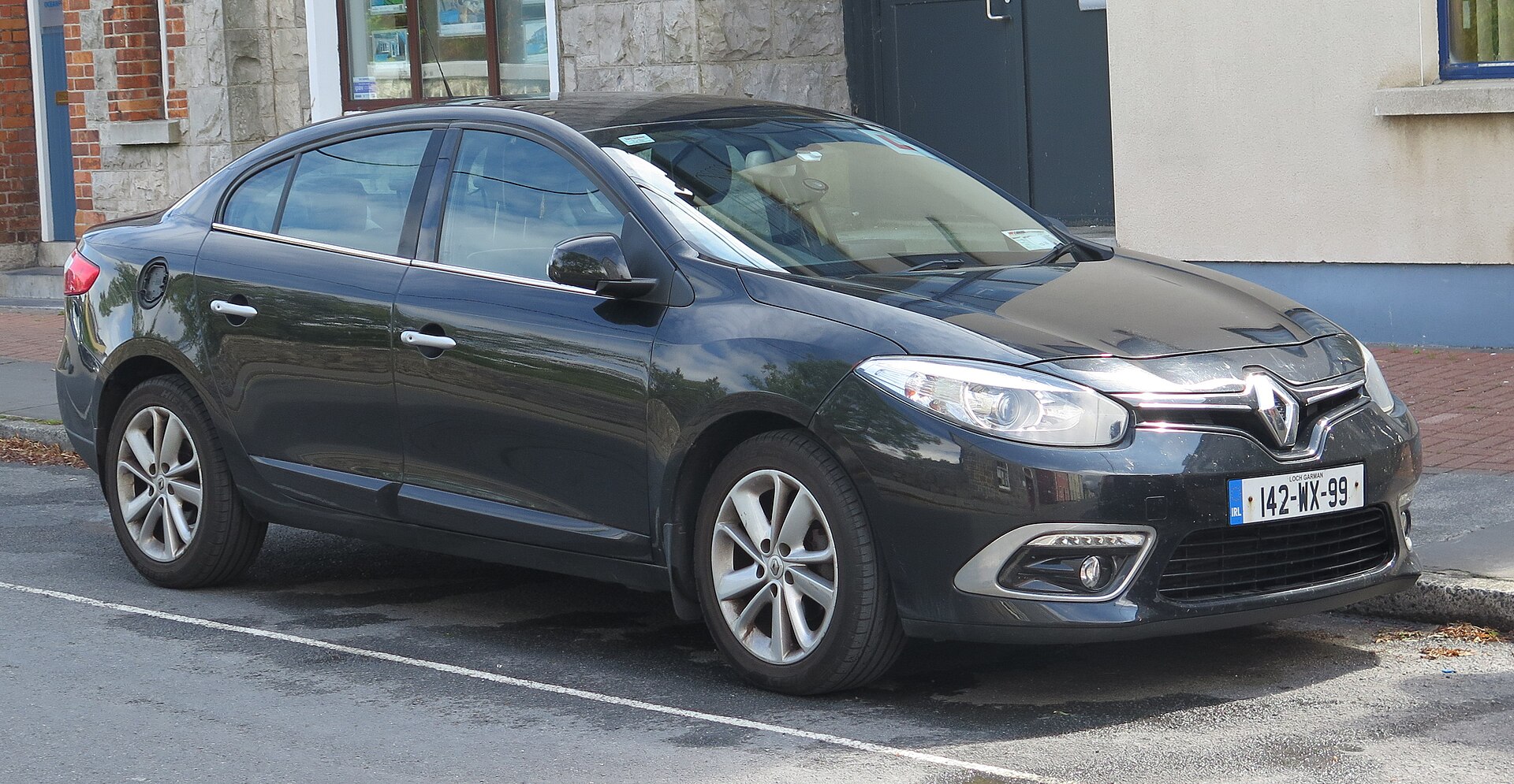 Makyajlı 2014 Renault Fluence ön sağ görünüm