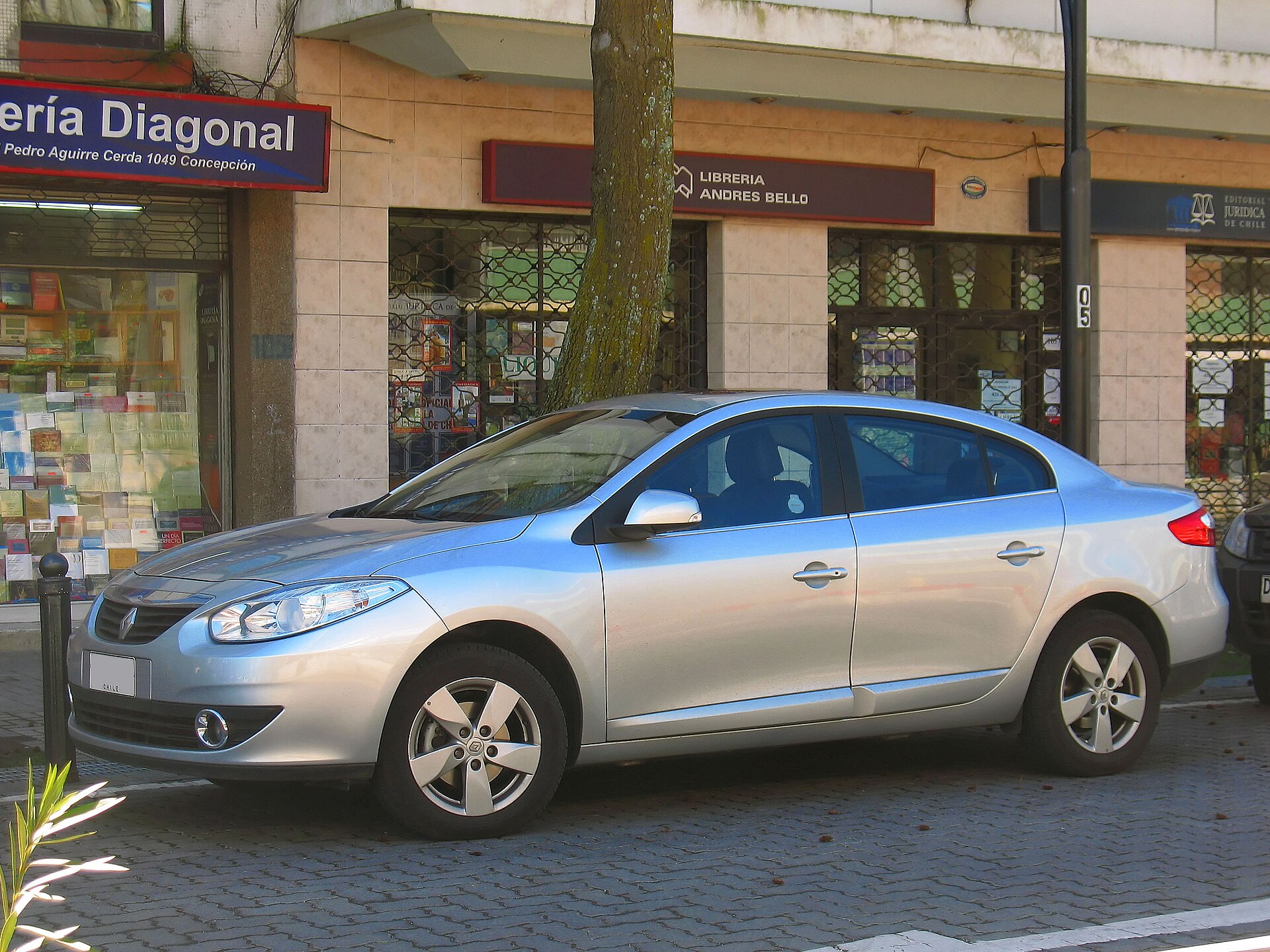 2012 Renault Fluence Privilege arka üç çeyrek görünüm