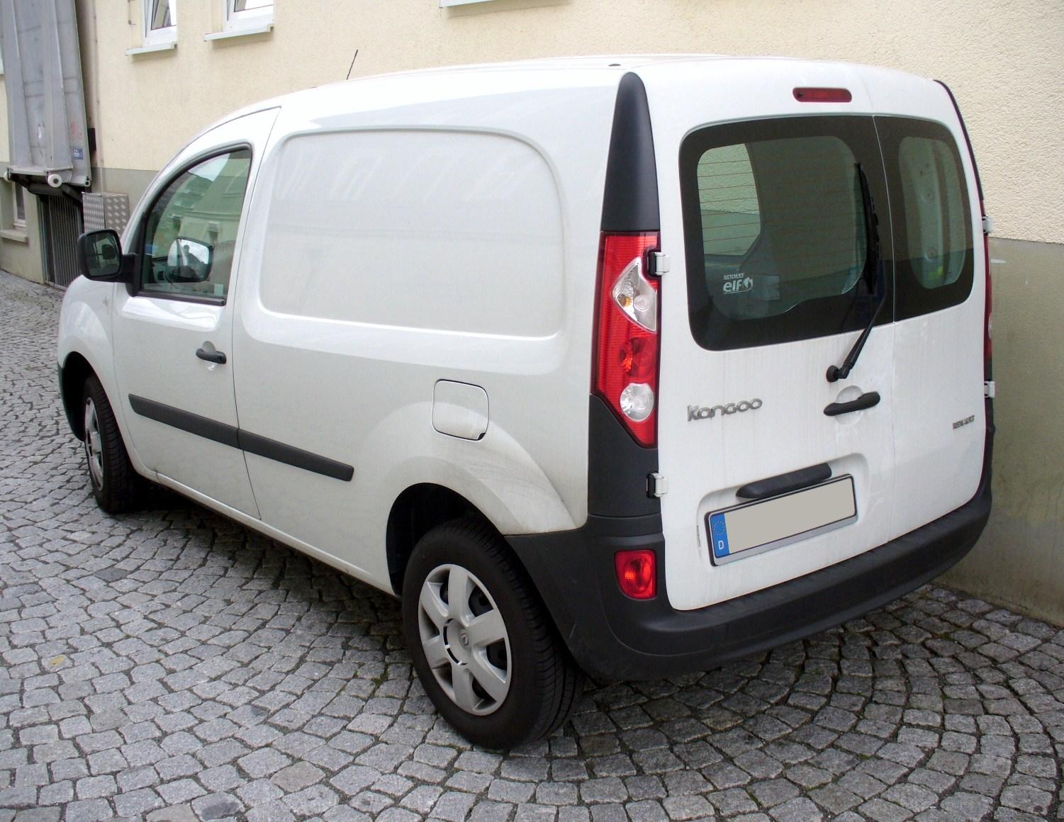 Renault Kangoo II panelvan arkadan görünüm