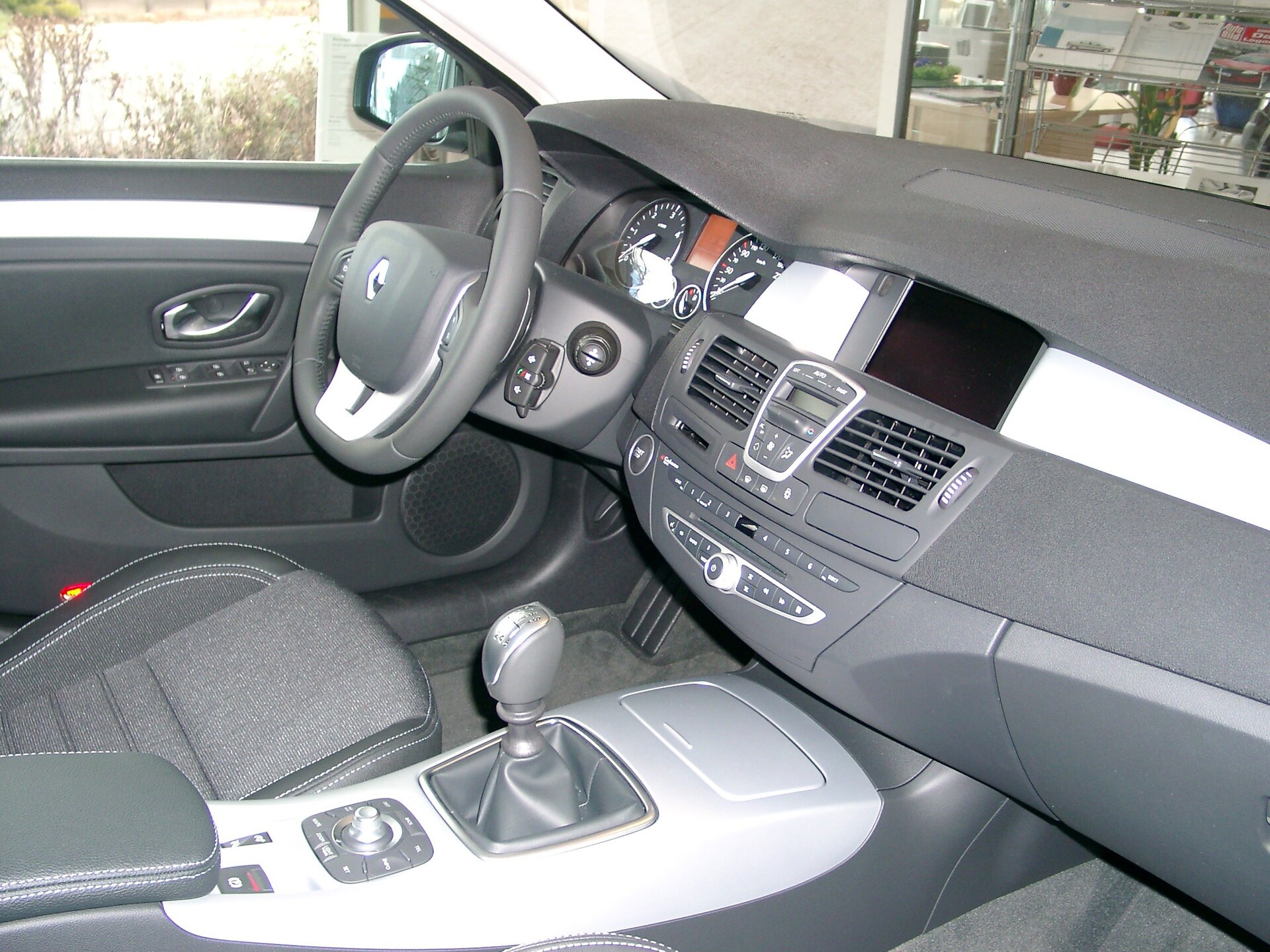 Renault Laguna III kokpit ve orta konsol