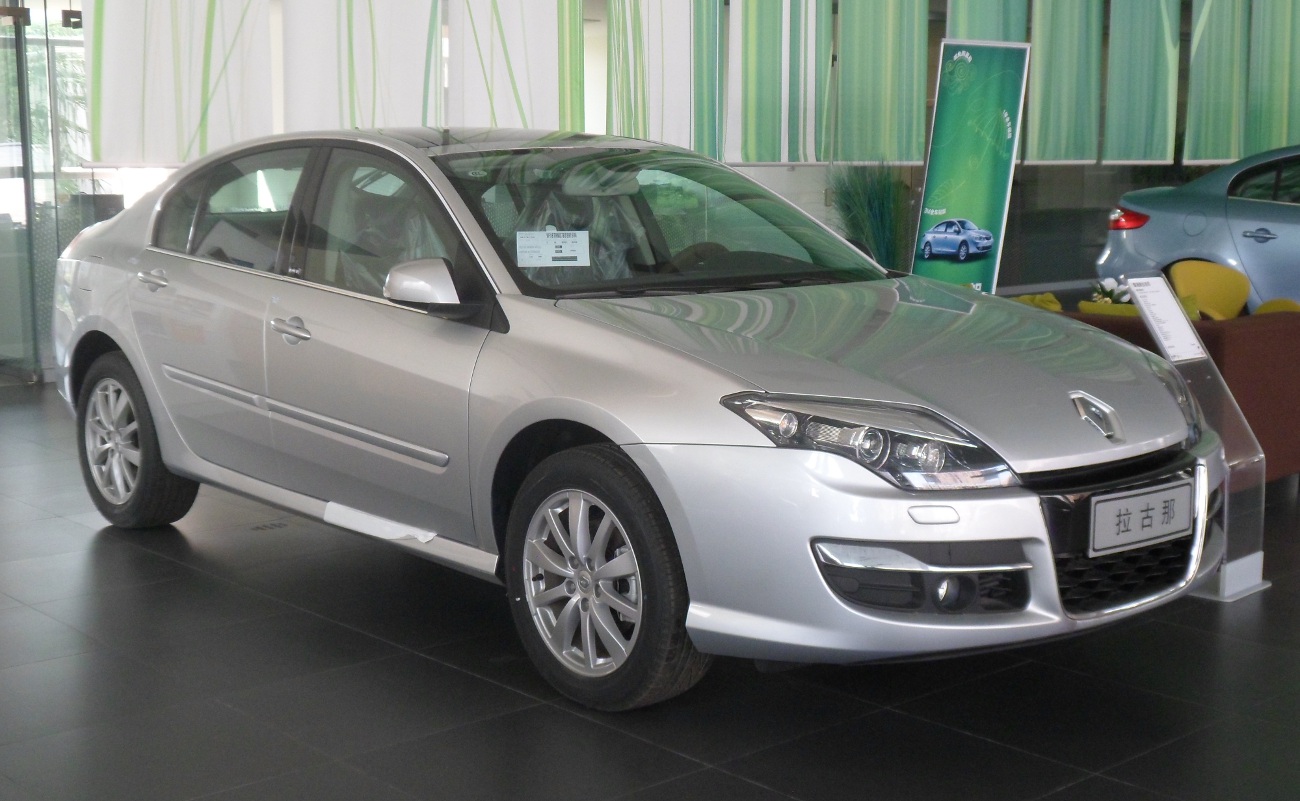 Makyajlı Renault Laguna III önden görünüm