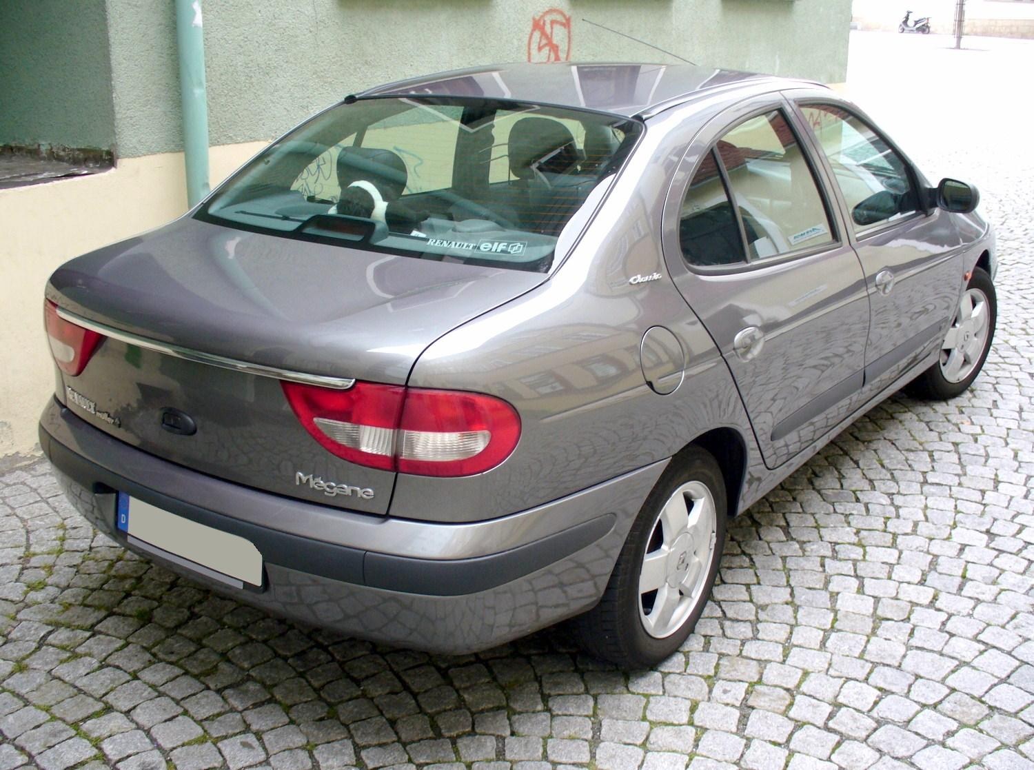 Makyajlı Renault Megane 1 Classic sedan arka görünümü
