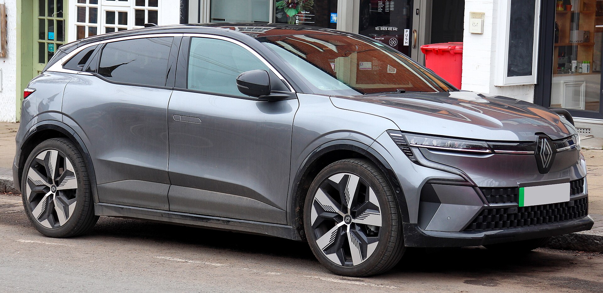 Renault Megane E-Tech Electric önden görünüm