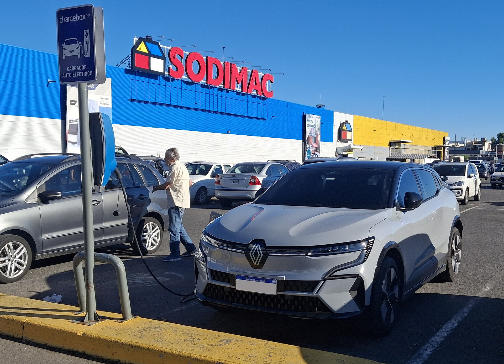 Renault Megane E-Tech şarj olurken