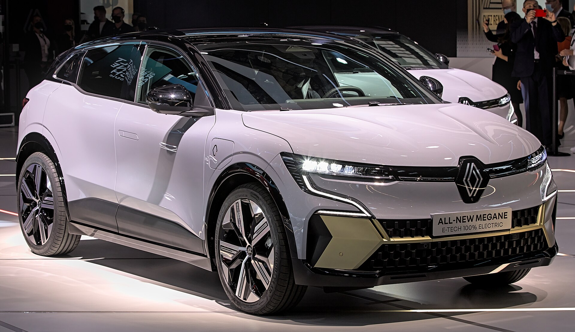 Renault Megane E-Tech yan ve ön tasarım