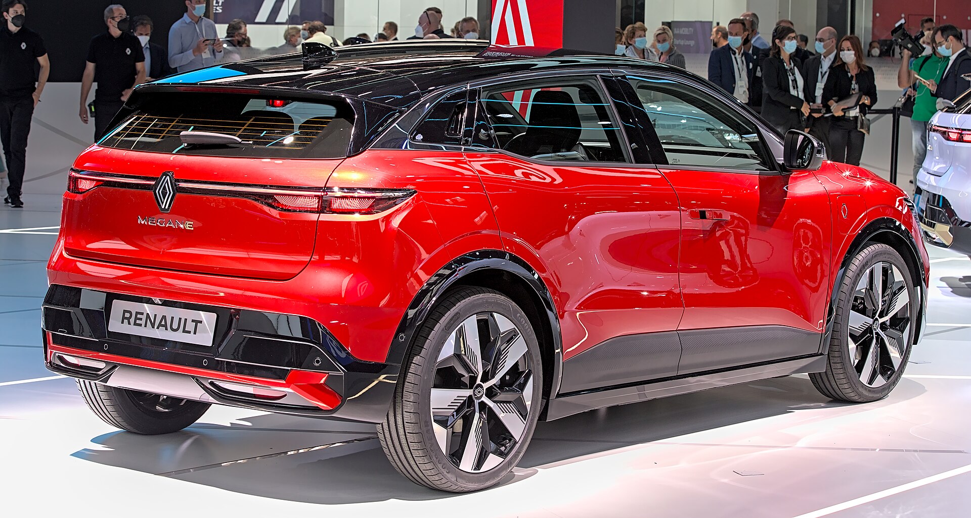 Renault Megane E-Tech gövde ve şarj kapağı ayrıntısı