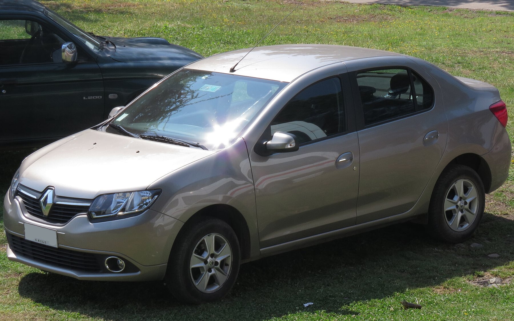 Renault Symbol III ön bölüm ve kaporta görünümü