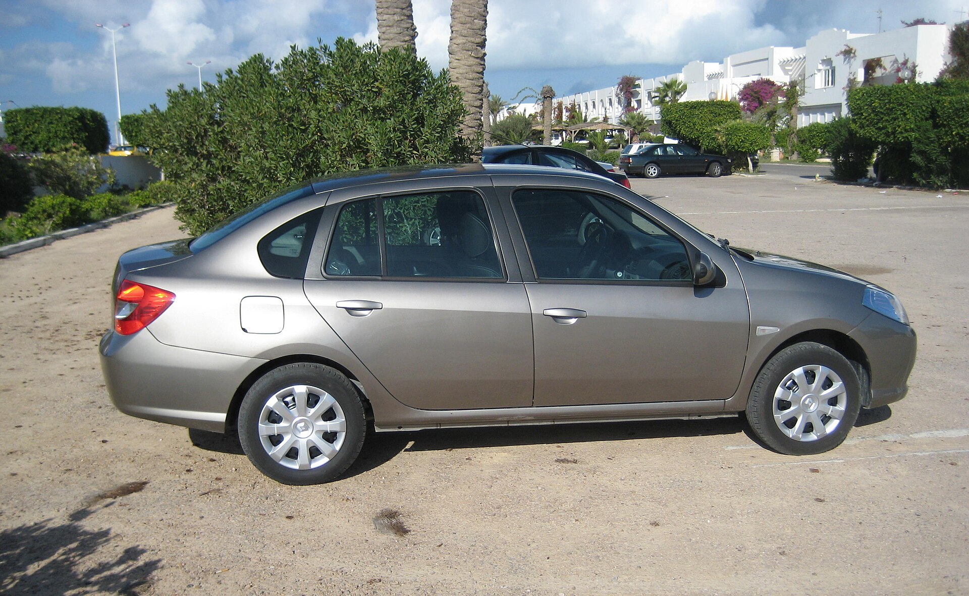 Renault Symbol II tam yan görünüm
