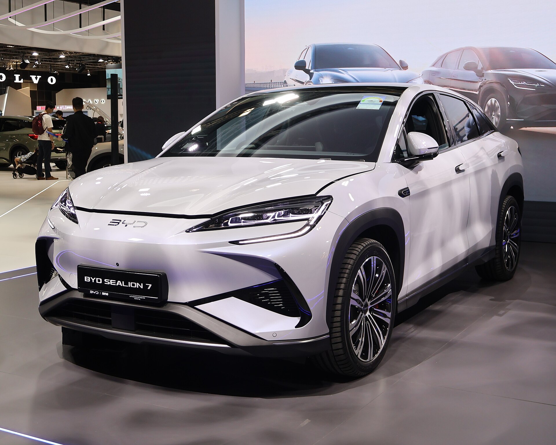BYD Sealion 7 otomobil fuarında
