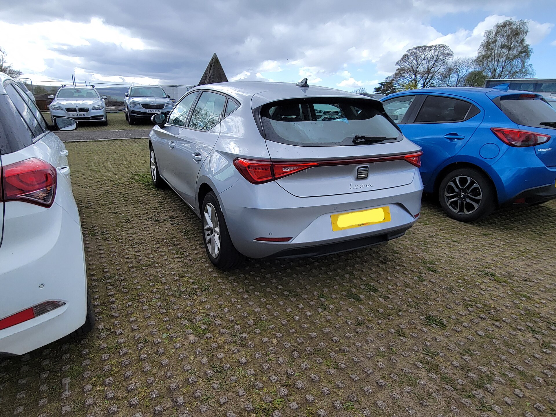 SEAT Leon KL arka üç çeyrek görünüm
