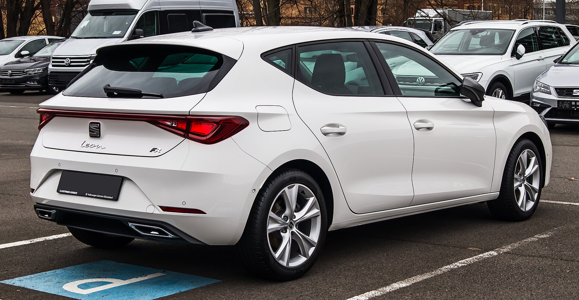 SEAT Leon KL FR arka görünüm