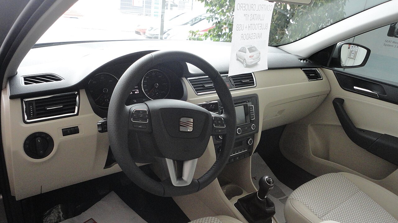 SEAT Toledo IV iç mekân ve ön konsol