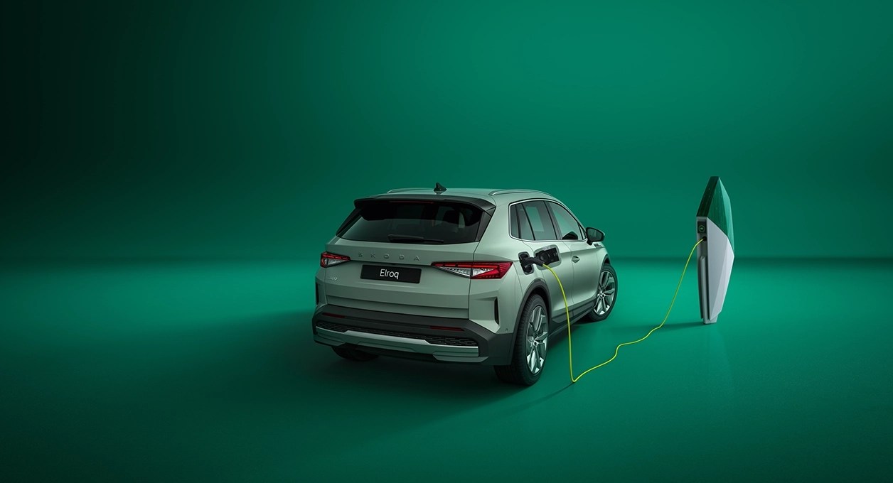 Škoda Elroq şarj olurken arka görünüm