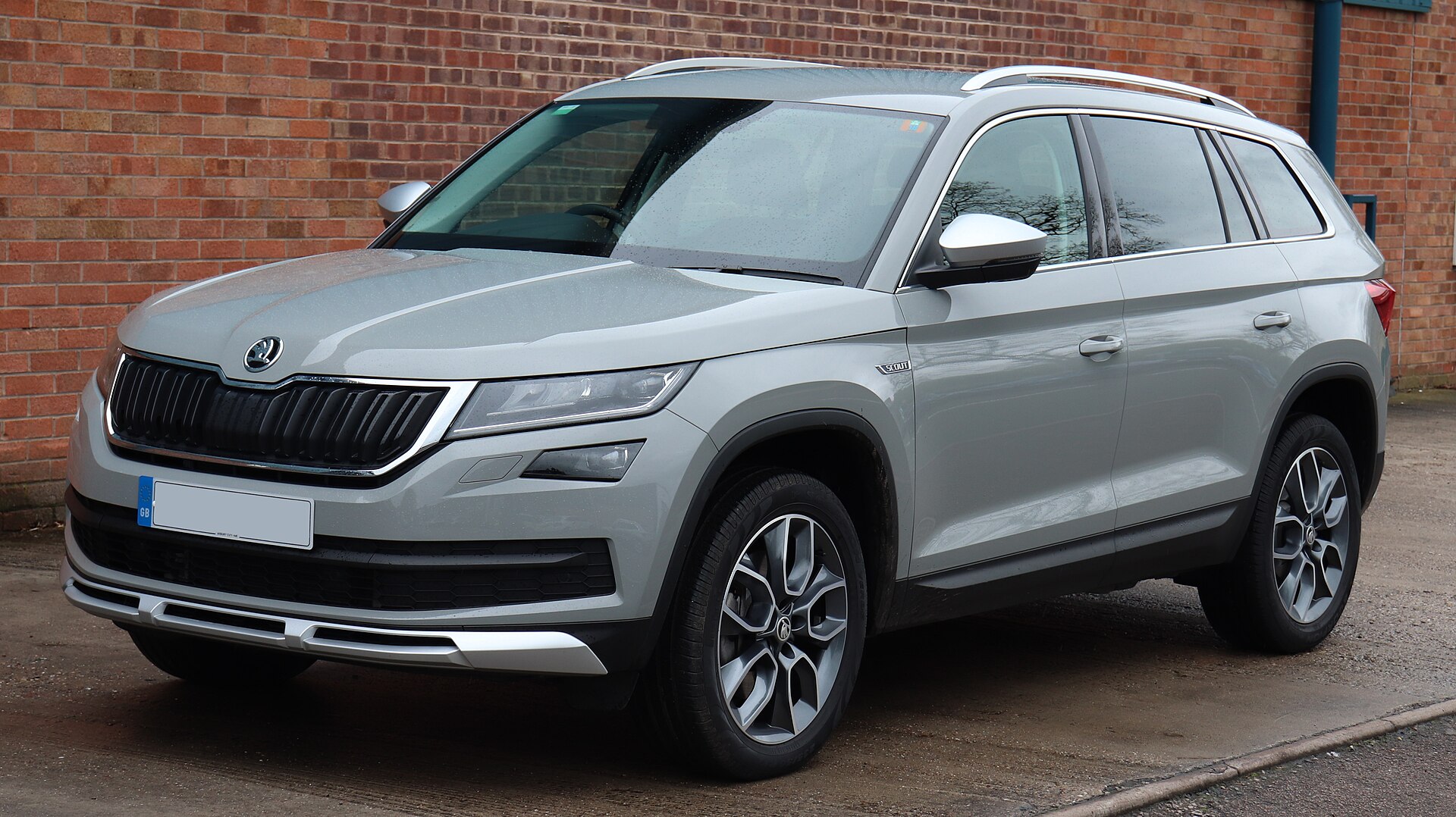 Makyaj öncesi birinci nesil Skoda Kodiaq Scout ön görünümü