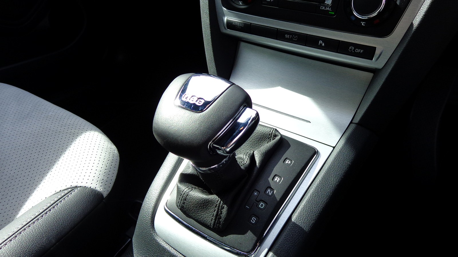 Škoda Octavia A5 DSG seçici ve orta konsolu