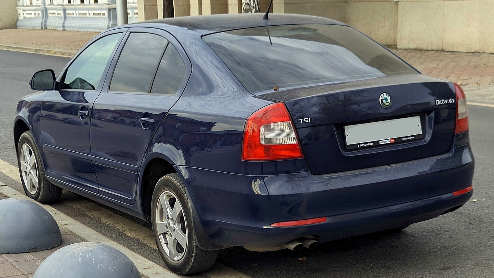 Lacivert Škoda Octavia A5 arka ve yan görünüm